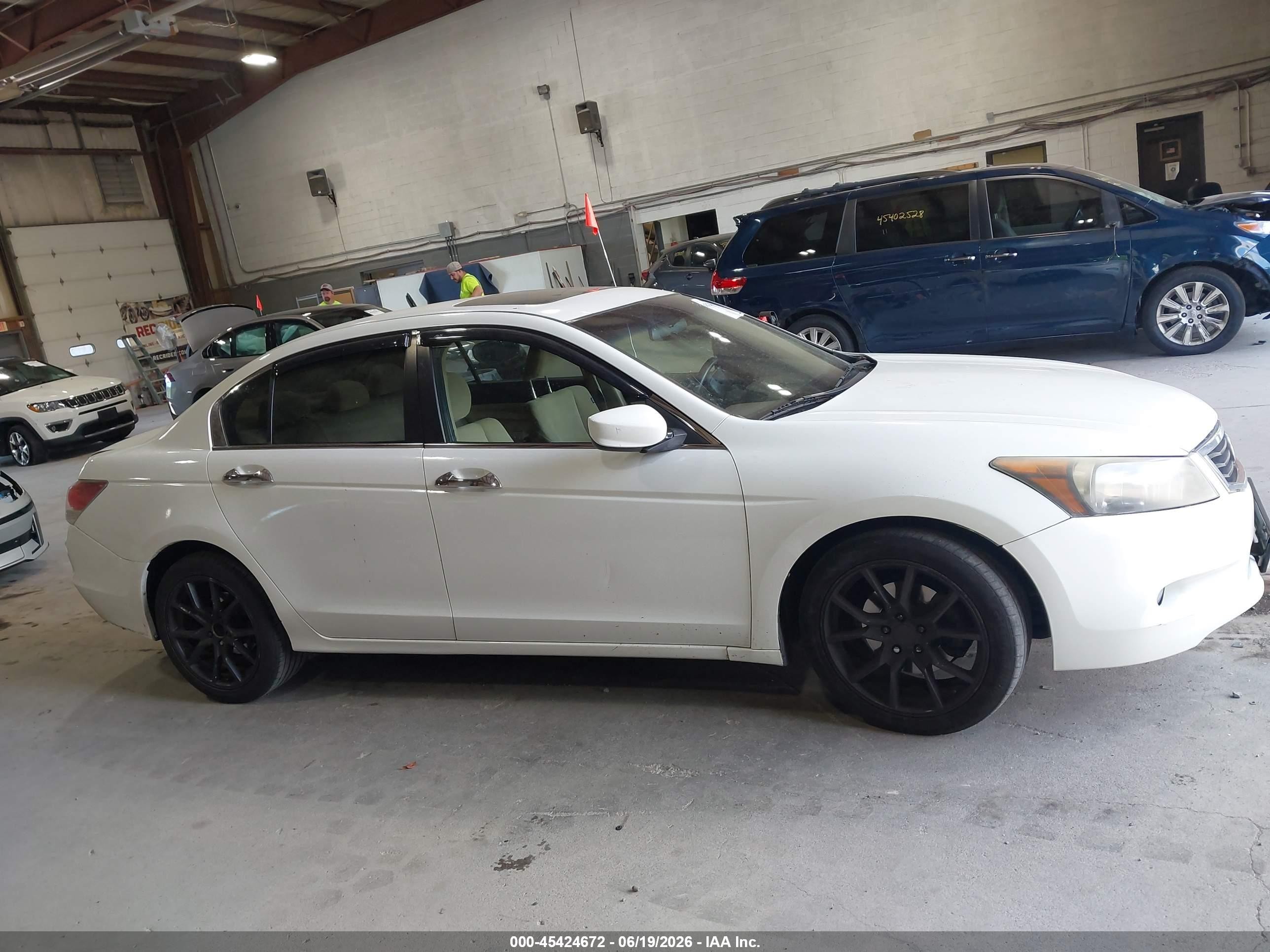2012 Honda Accord 3.5 Ex White vin: 1HGCP3F71CA003617