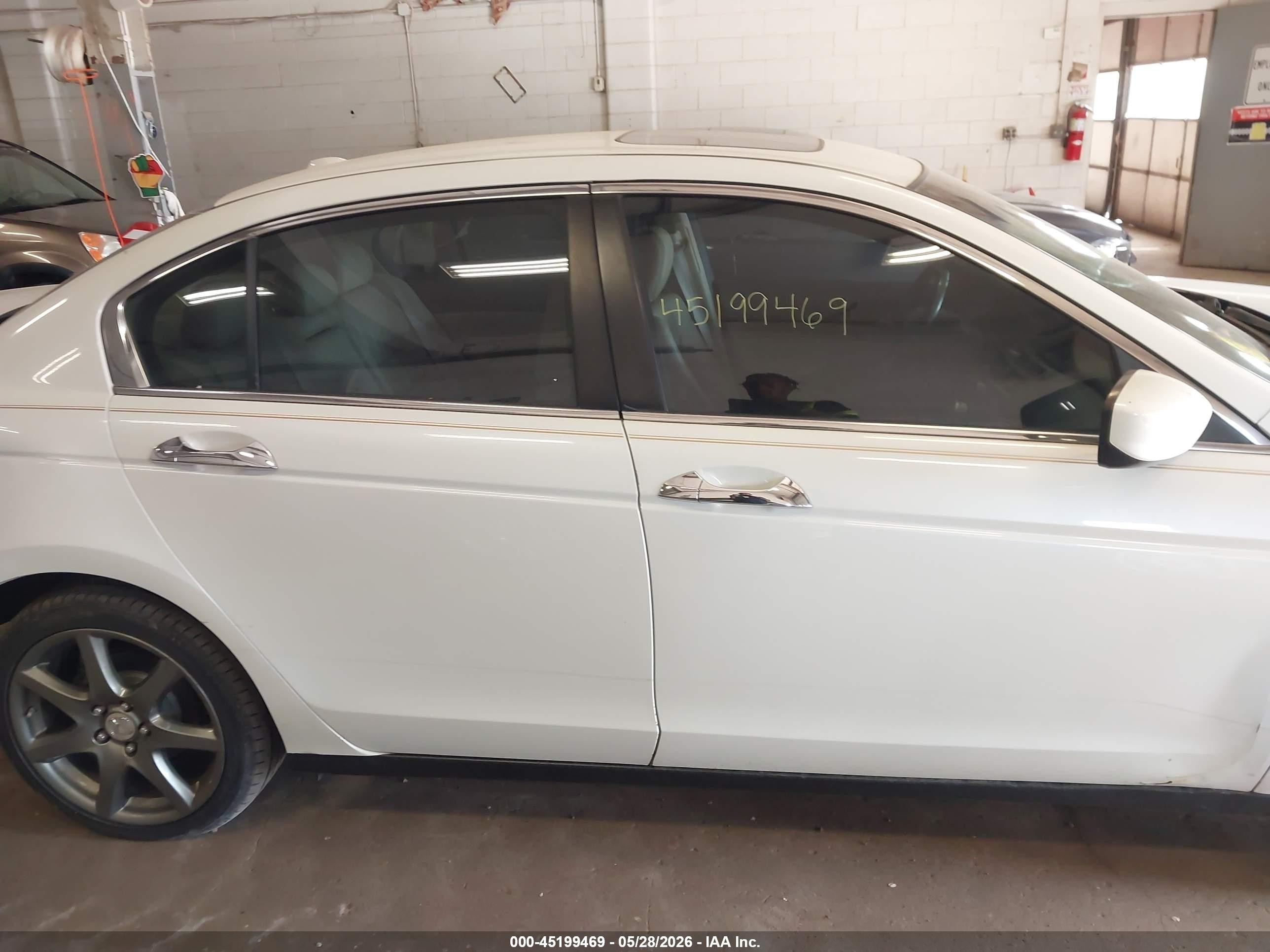 2011 Honda Accord 3.5 Ex-l White vin: 1HGCP3F80BA009562