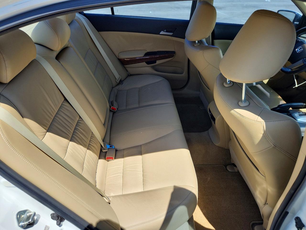 2012 Honda Accord Exl White vin: 1HGCP3F81CA009720