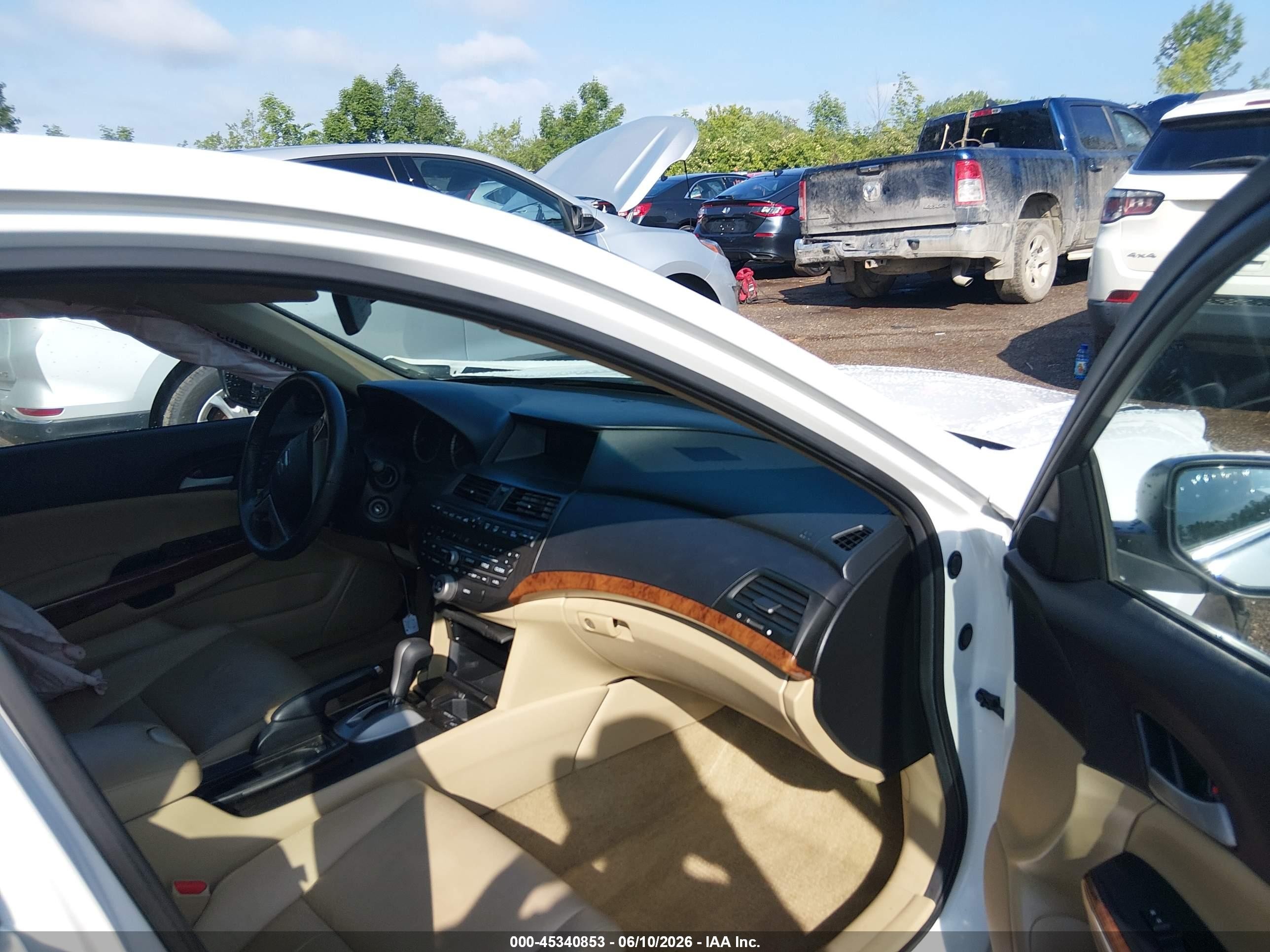 2012 Honda Accord 3.5 Ex-l White vin: 1HGCP3F81CA009801