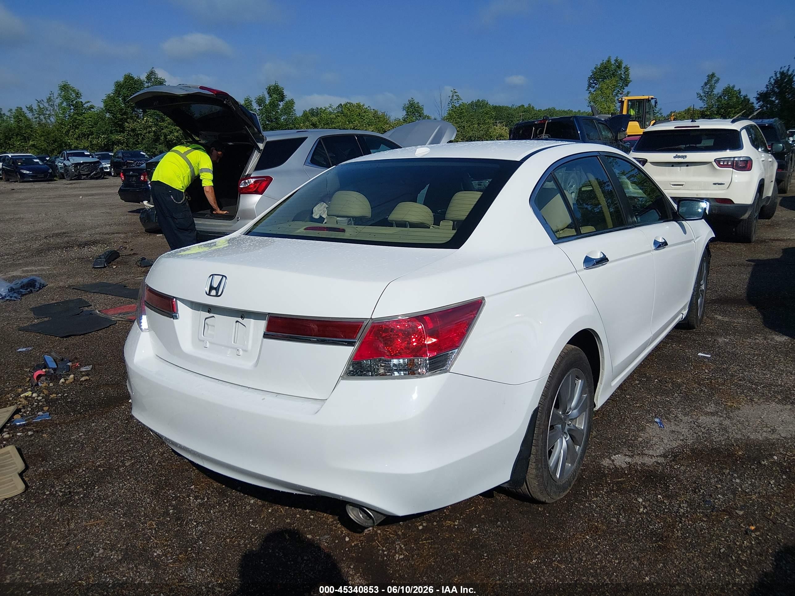 2012 Honda Accord 3.5 Ex-l White vin: 1HGCP3F81CA009801