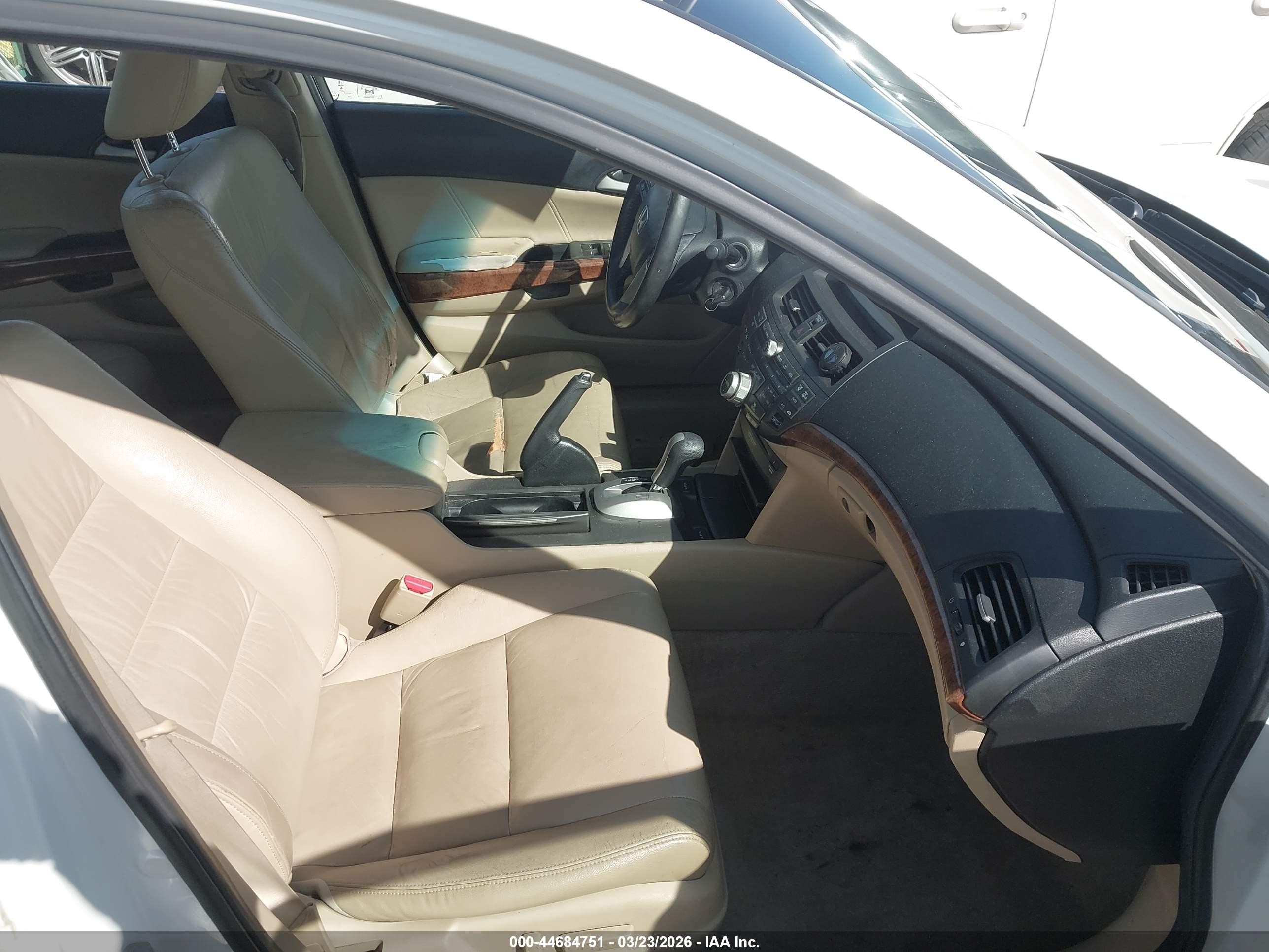 2011 Honda Accord 3.5 Ex-l White vin: 1HGCP3F82BA006324