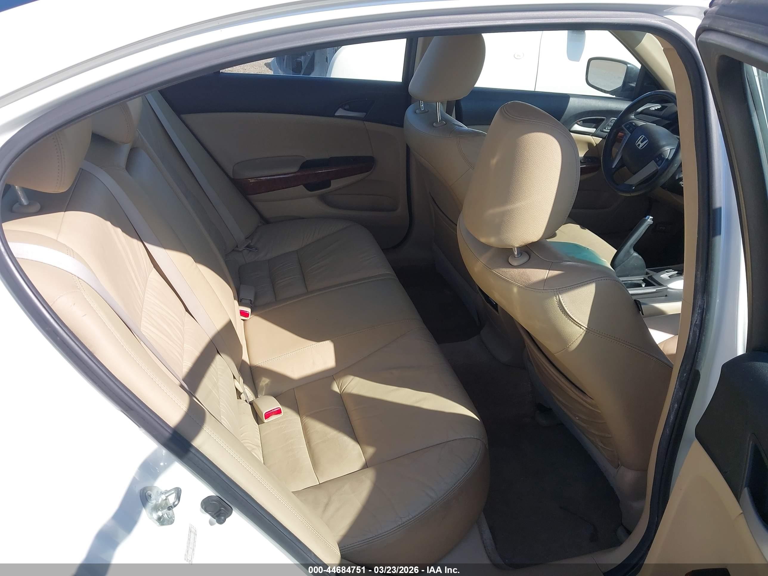 2011 Honda Accord 3.5 Ex-l White vin: 1HGCP3F82BA006324