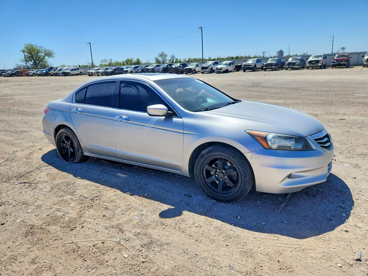 2011 Honda Accord Silver vin: 1HGCP3F82BA030042