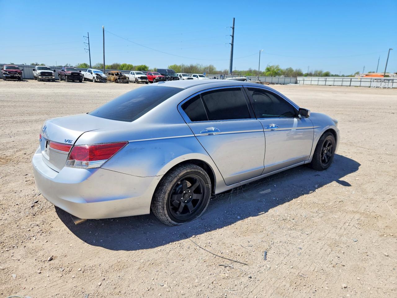 2011 Honda Accord Silver vin: 1HGCP3F82BA030042