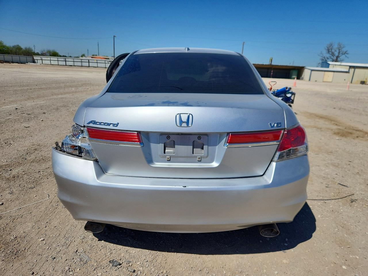 2011 Honda Accord Silver vin: 1HGCP3F82BA030042
