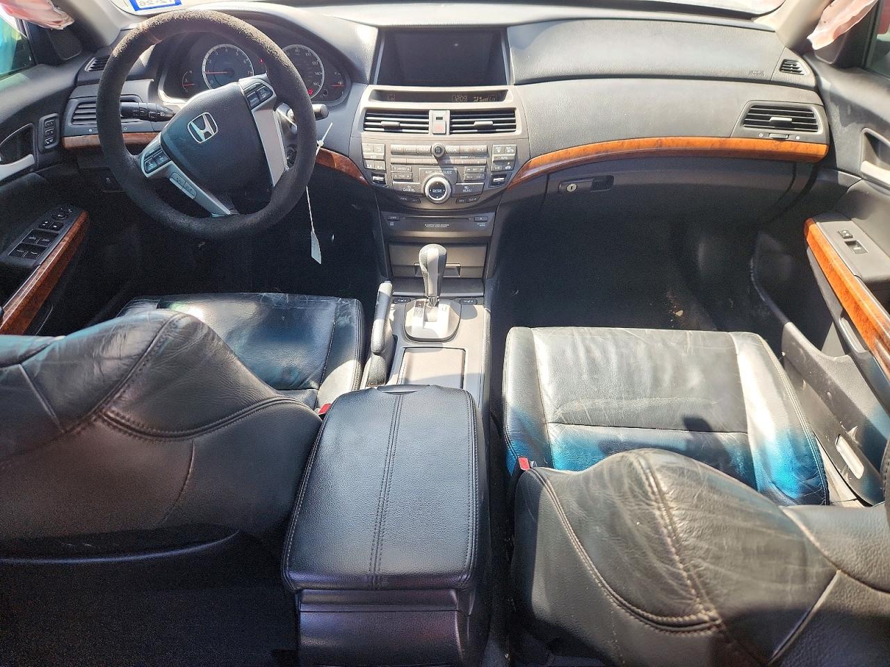 2011 Honda Accord Silver vin: 1HGCP3F82BA030042