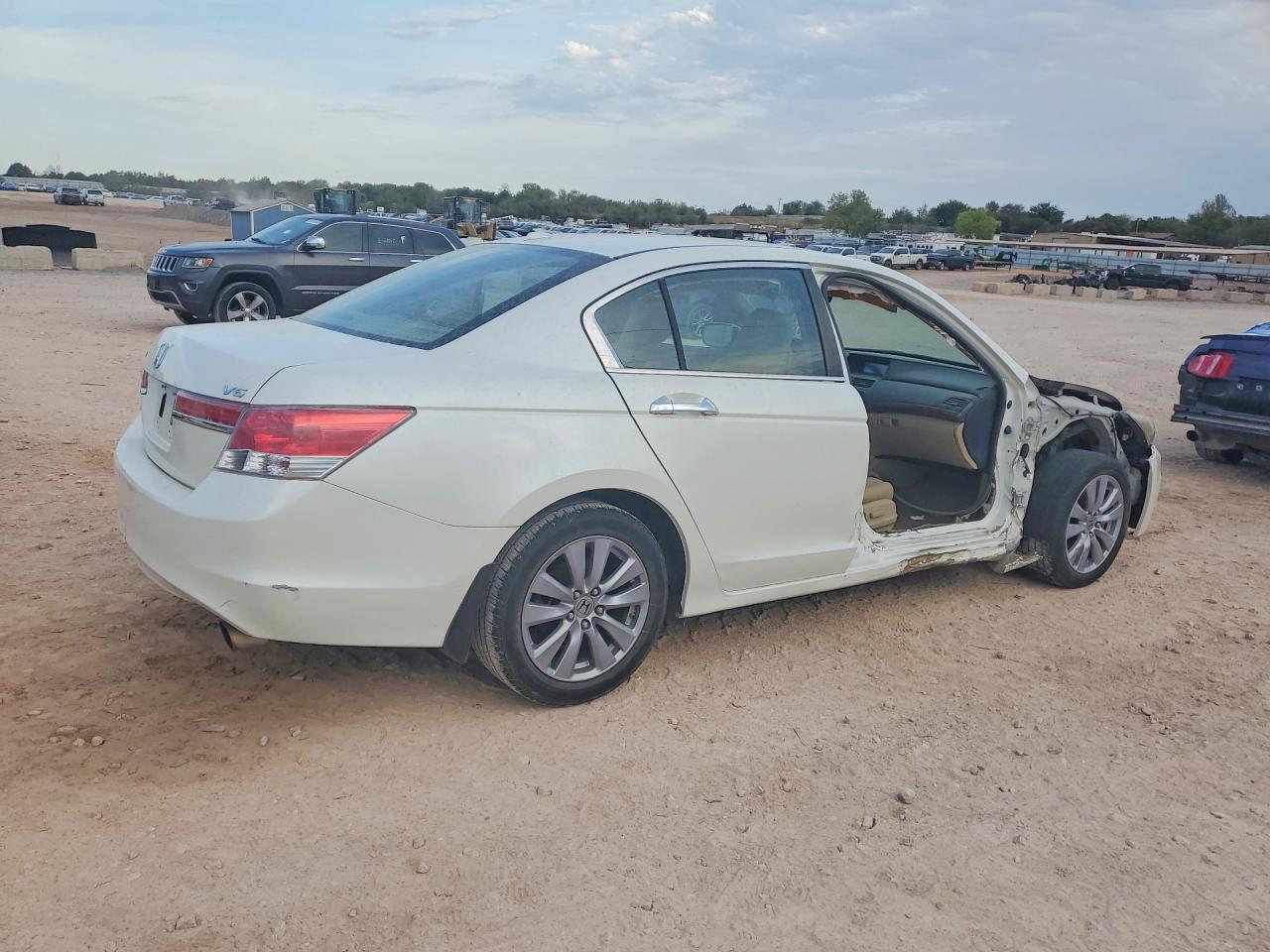 2011 Honda Accord Exl White vin: 1HGCP3F83BA004016