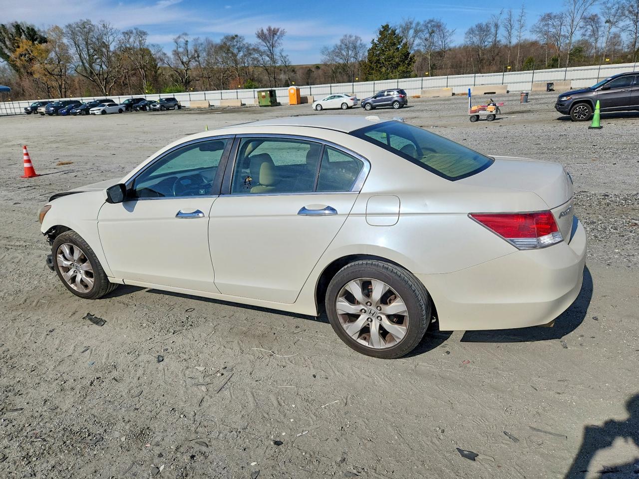 2010 Honda Accord White vin: 1HGCP3F84AA031711