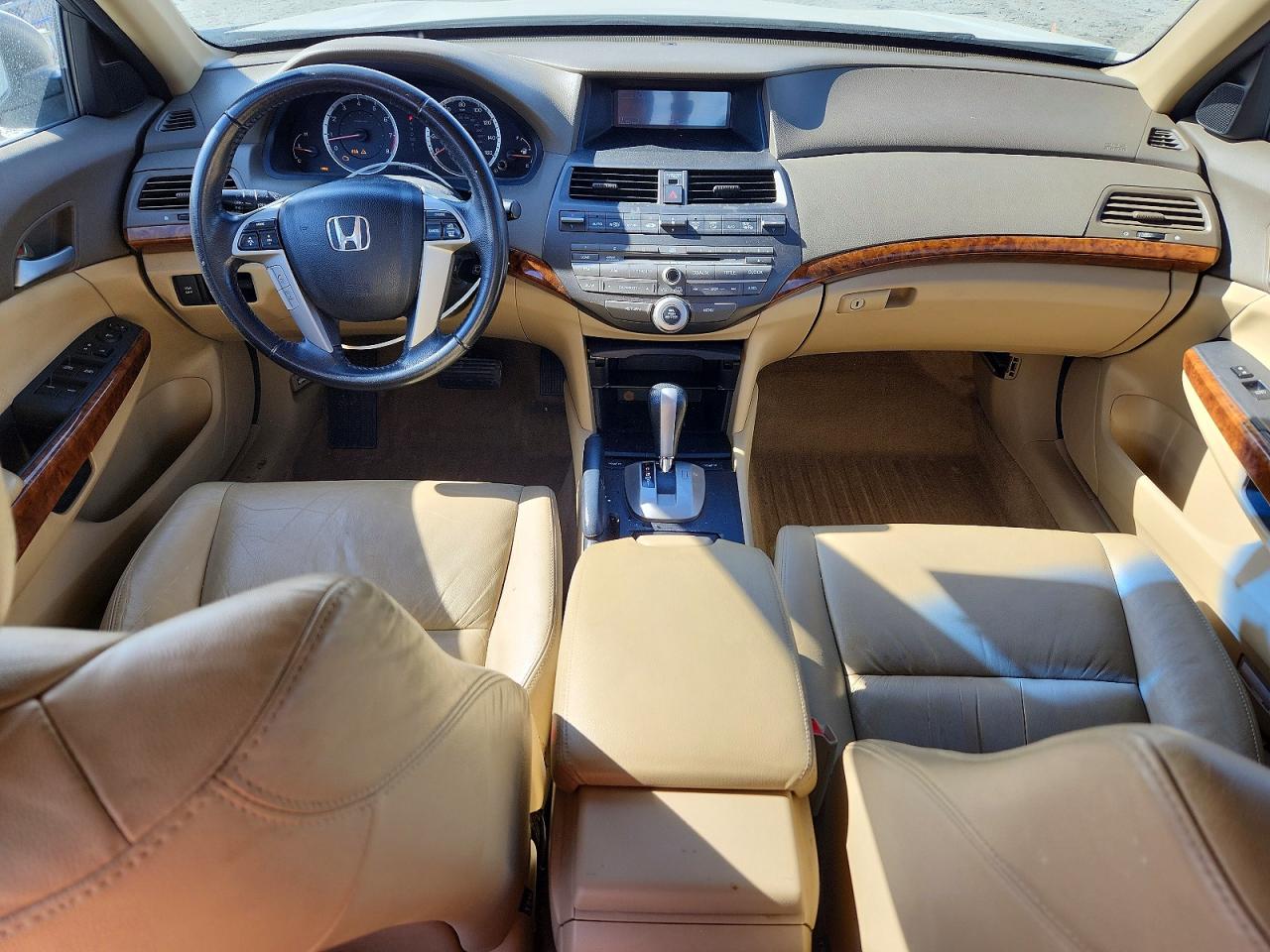 2010 Honda Accord White vin: 1HGCP3F84AA031711
