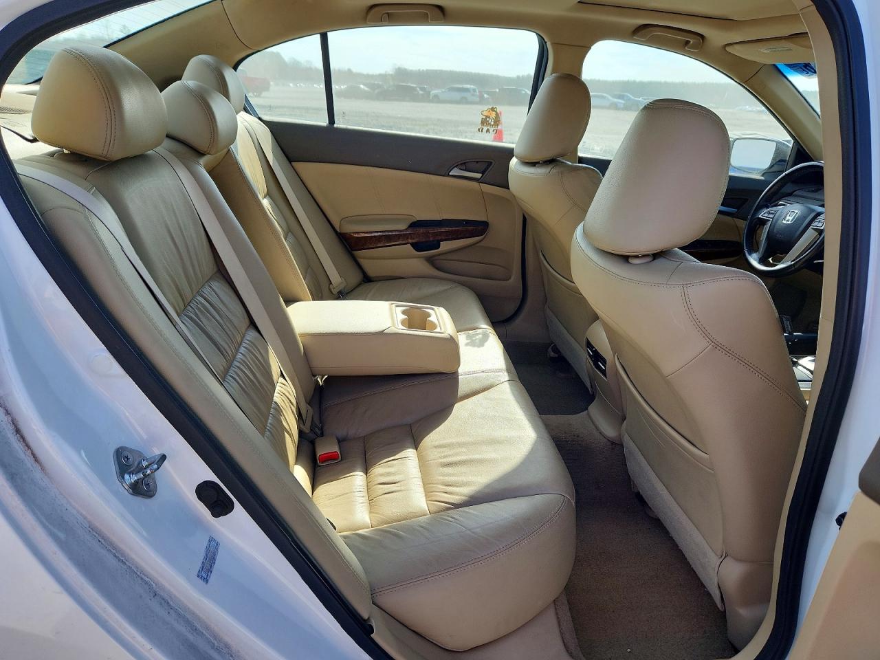 2010 Honda Accord White vin: 1HGCP3F84AA031711