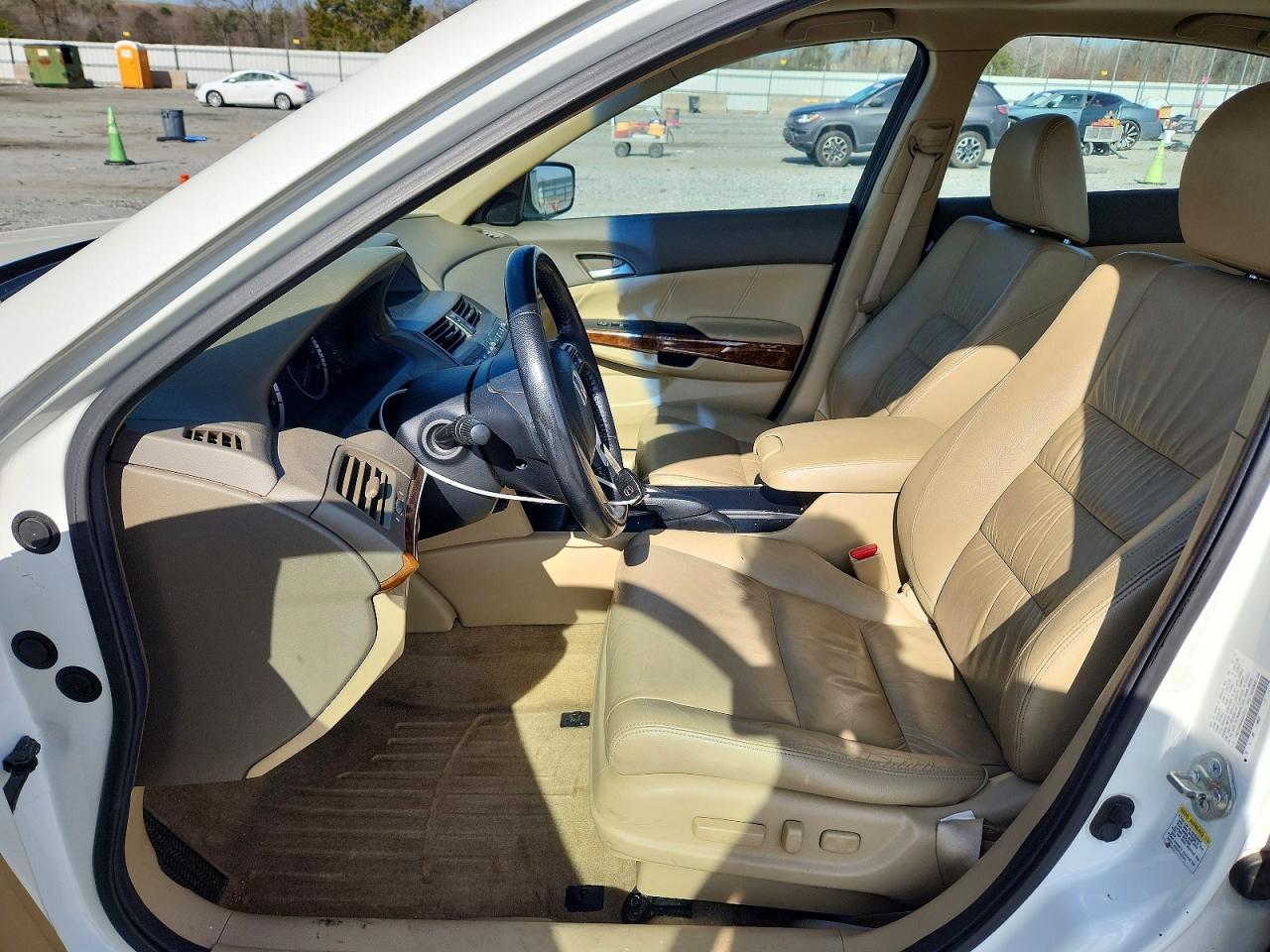 2010 Honda Accord White vin: 1HGCP3F84AA031711