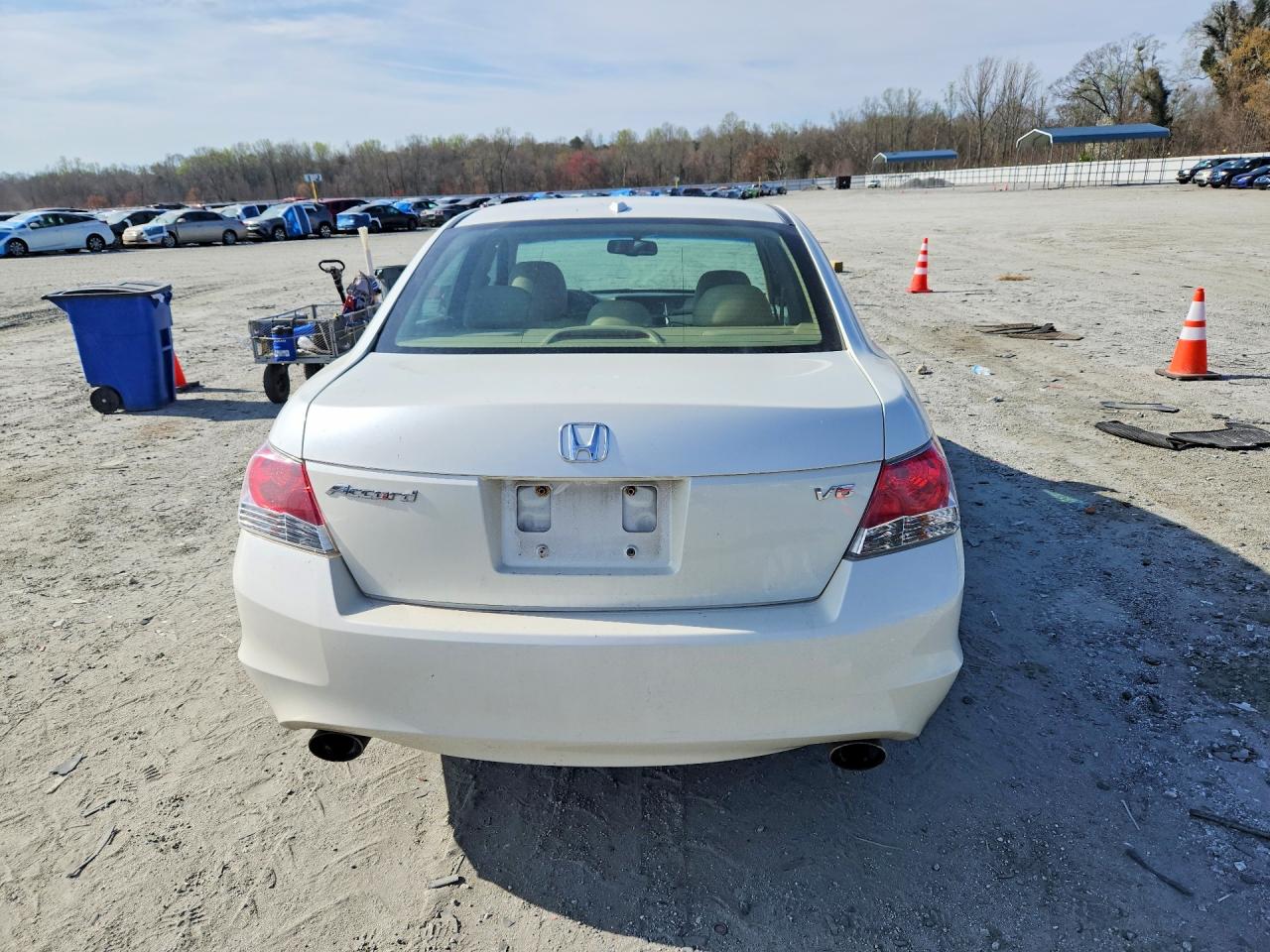 2010 Honda Accord White vin: 1HGCP3F84AA031711