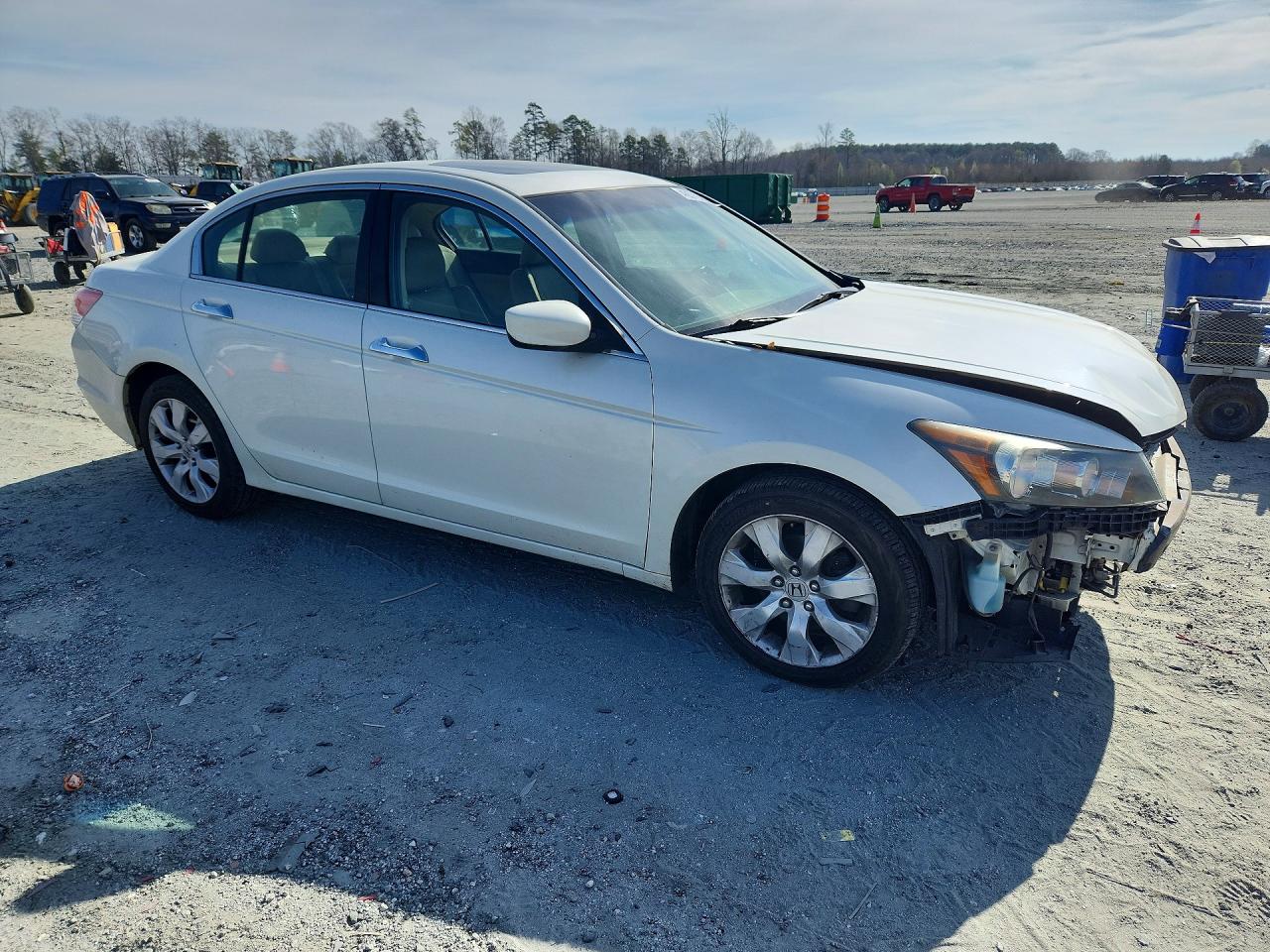 2010 Honda Accord White vin: 1HGCP3F84AA031711