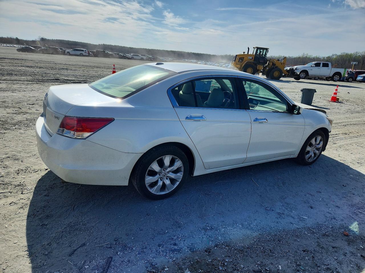 2010 Honda Accord White vin: 1HGCP3F84AA031711