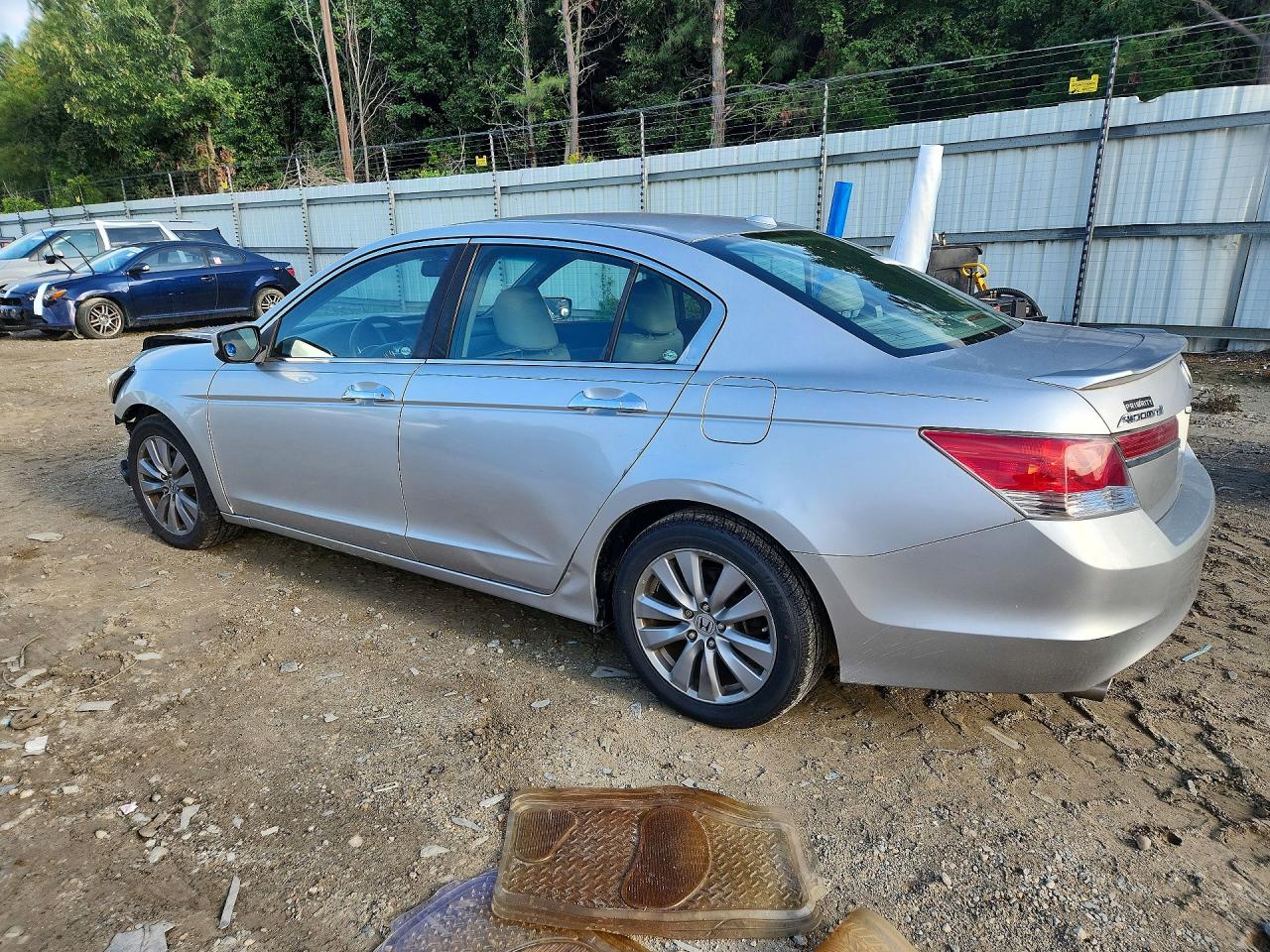 2011 Honda Accord Exl Silver vin: 1HGCP3F84BA019821