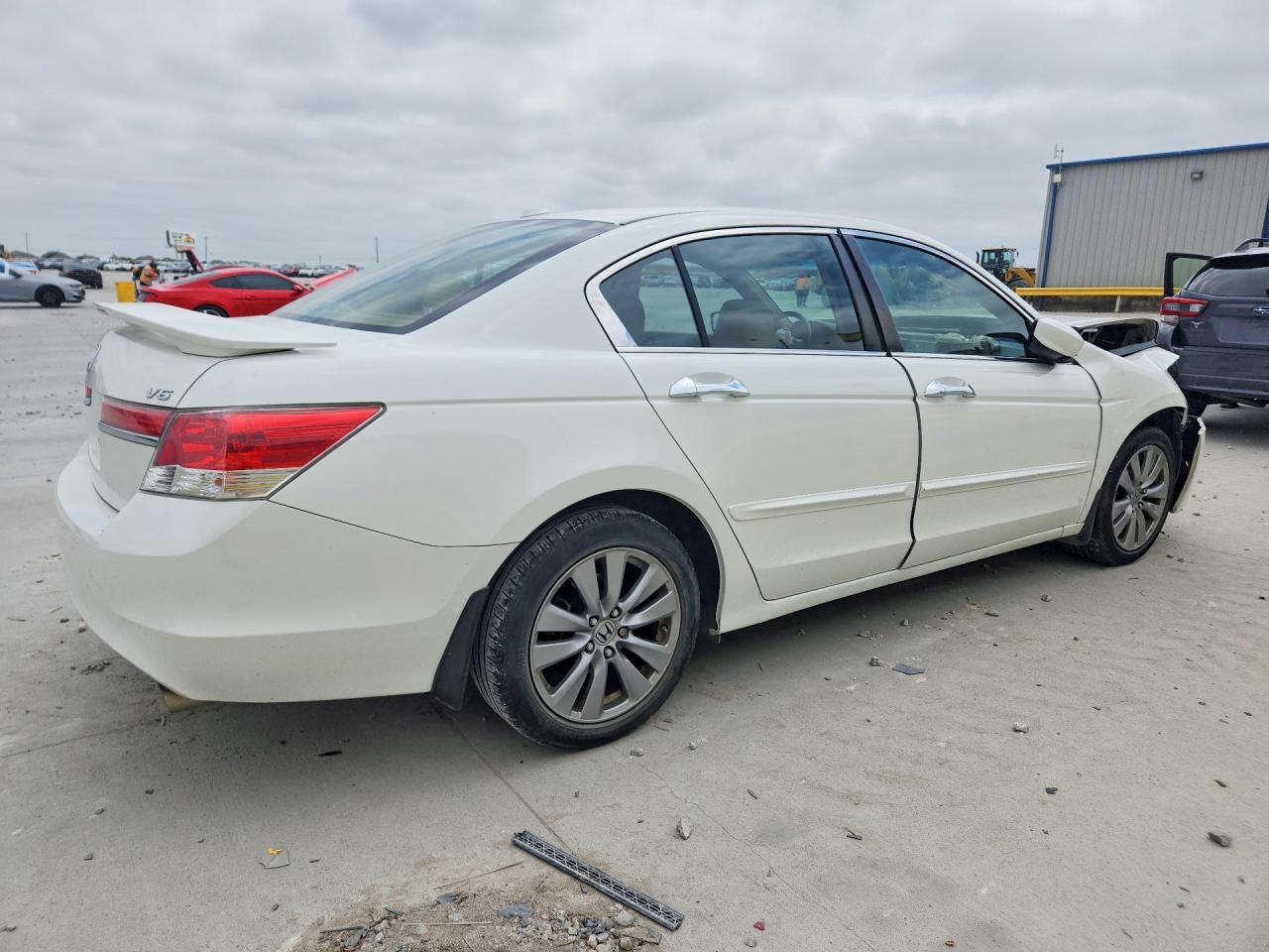 2011 Honda Accord Exl White vin: 1HGCP3F84BA032892