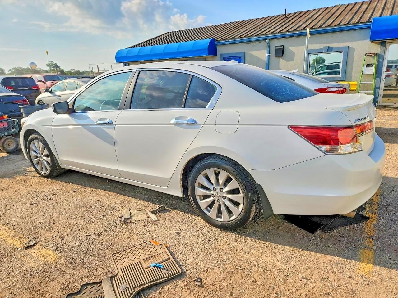 2012 Honda Accord Exl White vin: 1HGCP3F86CA008353