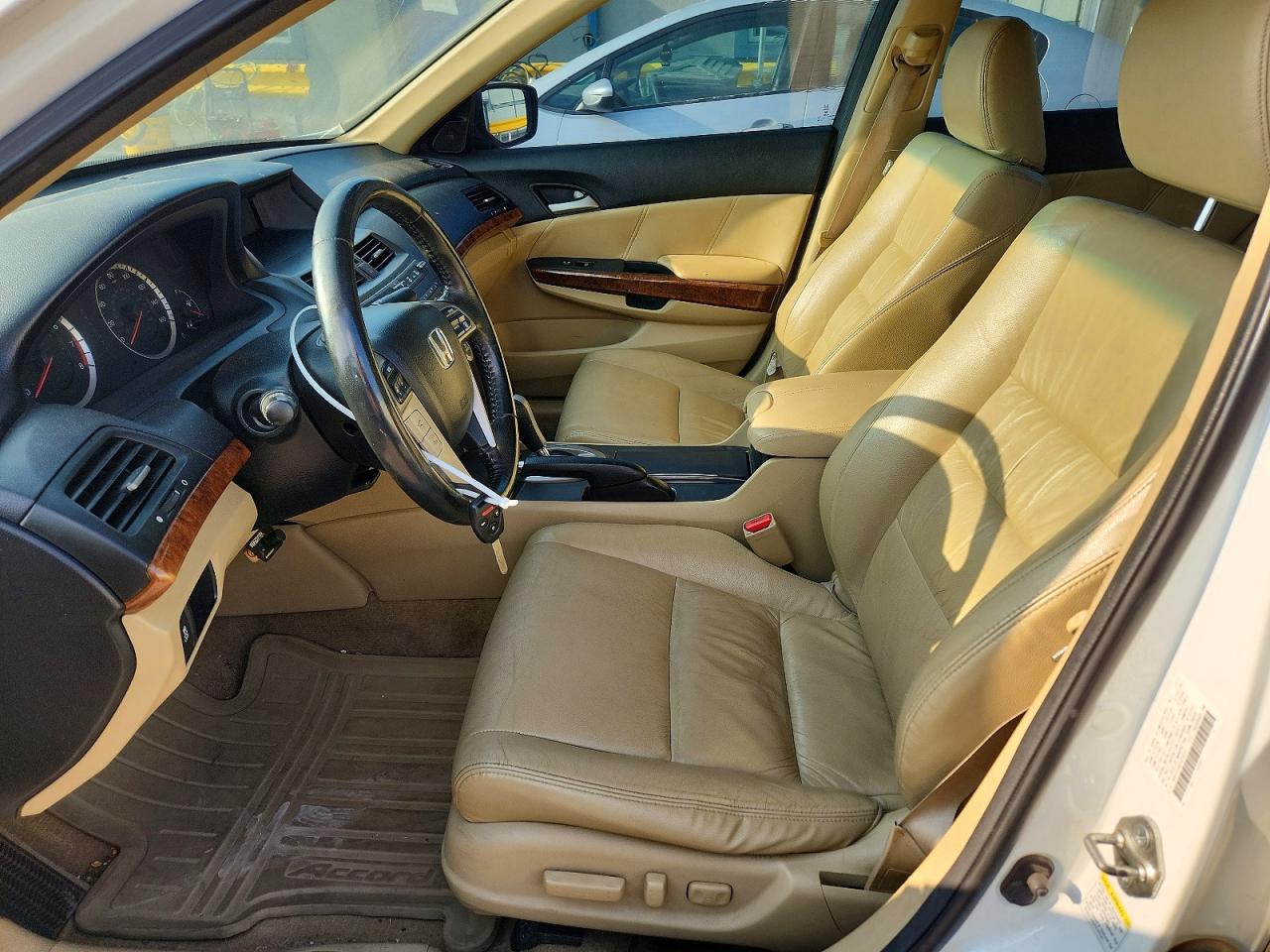2012 Honda Accord Exl White vin: 1HGCP3F86CA008353