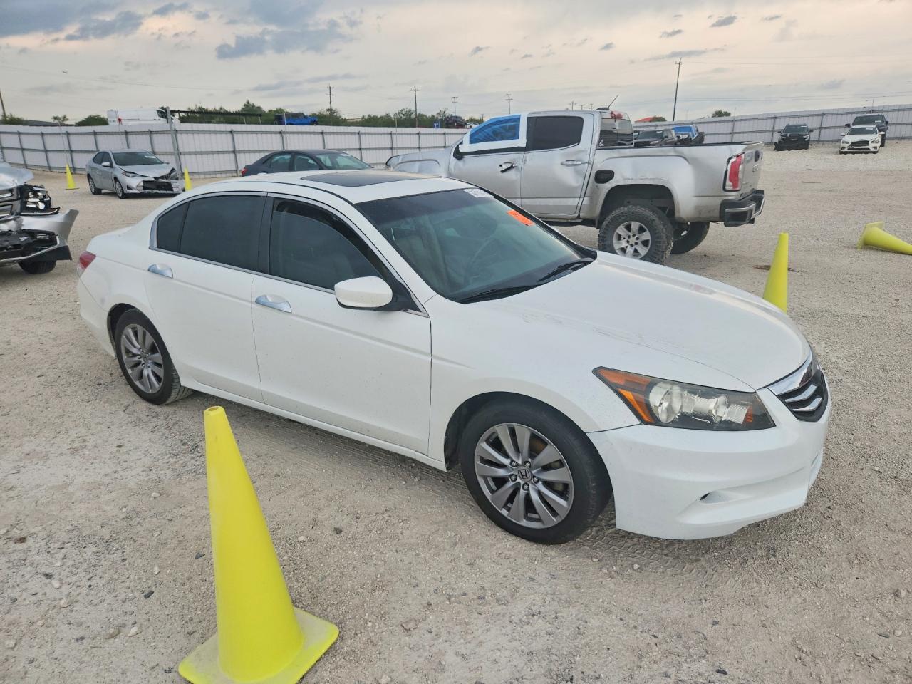 2012 Honda Accord Exl White vin: 1HGCP3F86CA028568