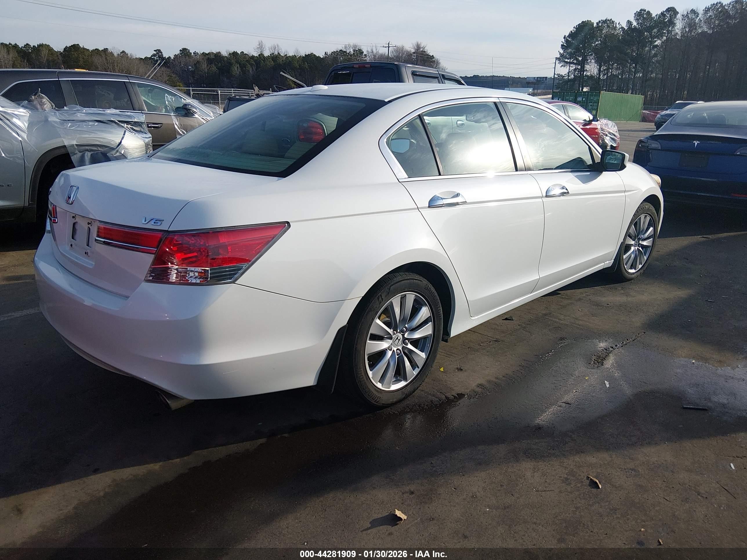 2012 Honda Accord Sdn 3.5 Ex-l/ex-l White vin: 1HGCP3F87CA034007