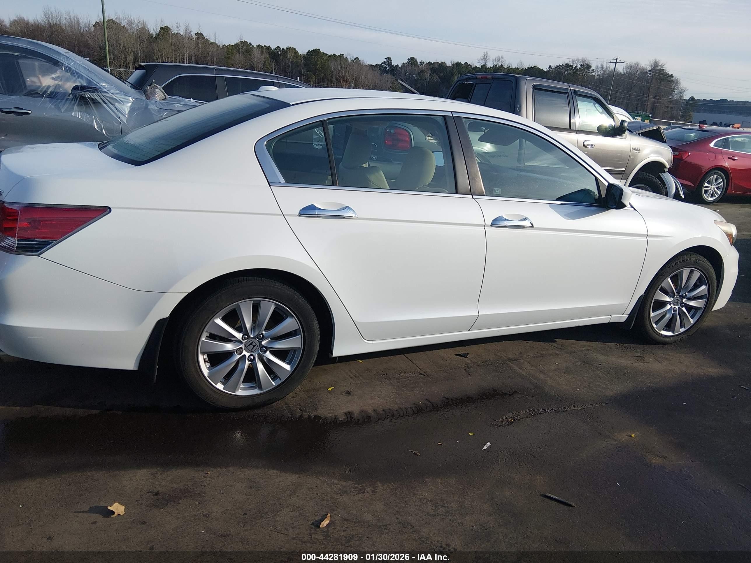 2012 Honda Accord Sdn 3.5 Ex-l/ex-l White vin: 1HGCP3F87CA034007