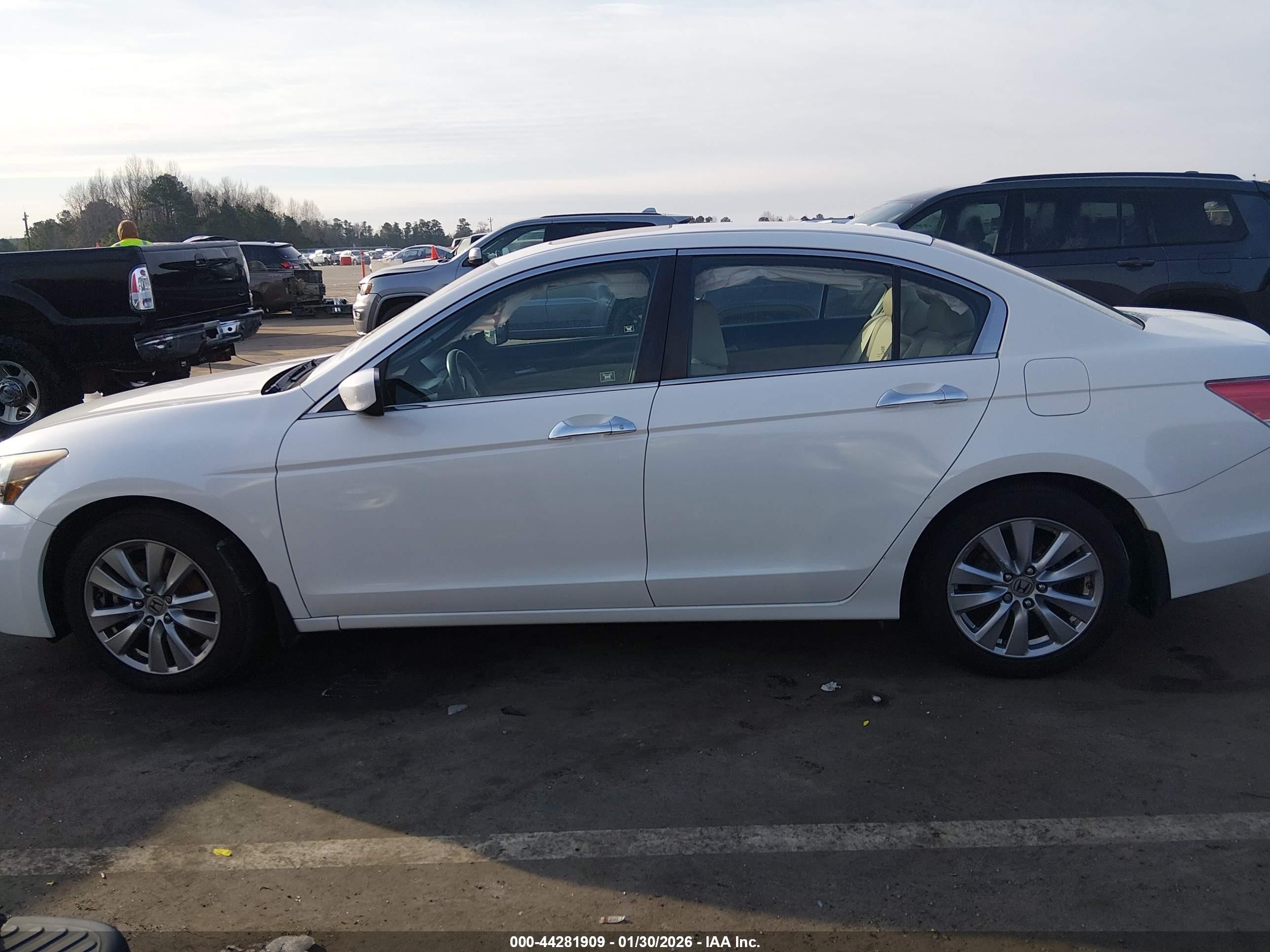 2012 Honda Accord Sdn 3.5 Ex-l/ex-l White vin: 1HGCP3F87CA034007