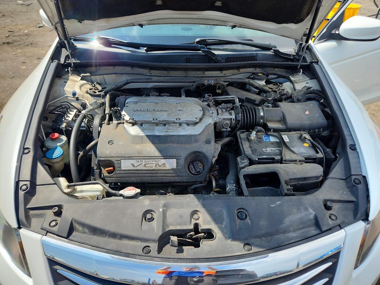 2012 Honda Accord Exl White vin: 1HGCP3F88CA007205
