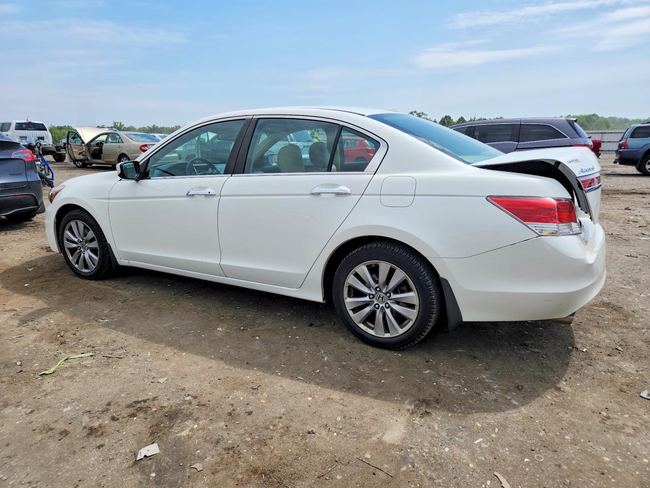 2012 Honda Accord Exl White vin: 1HGCP3F88CA007205