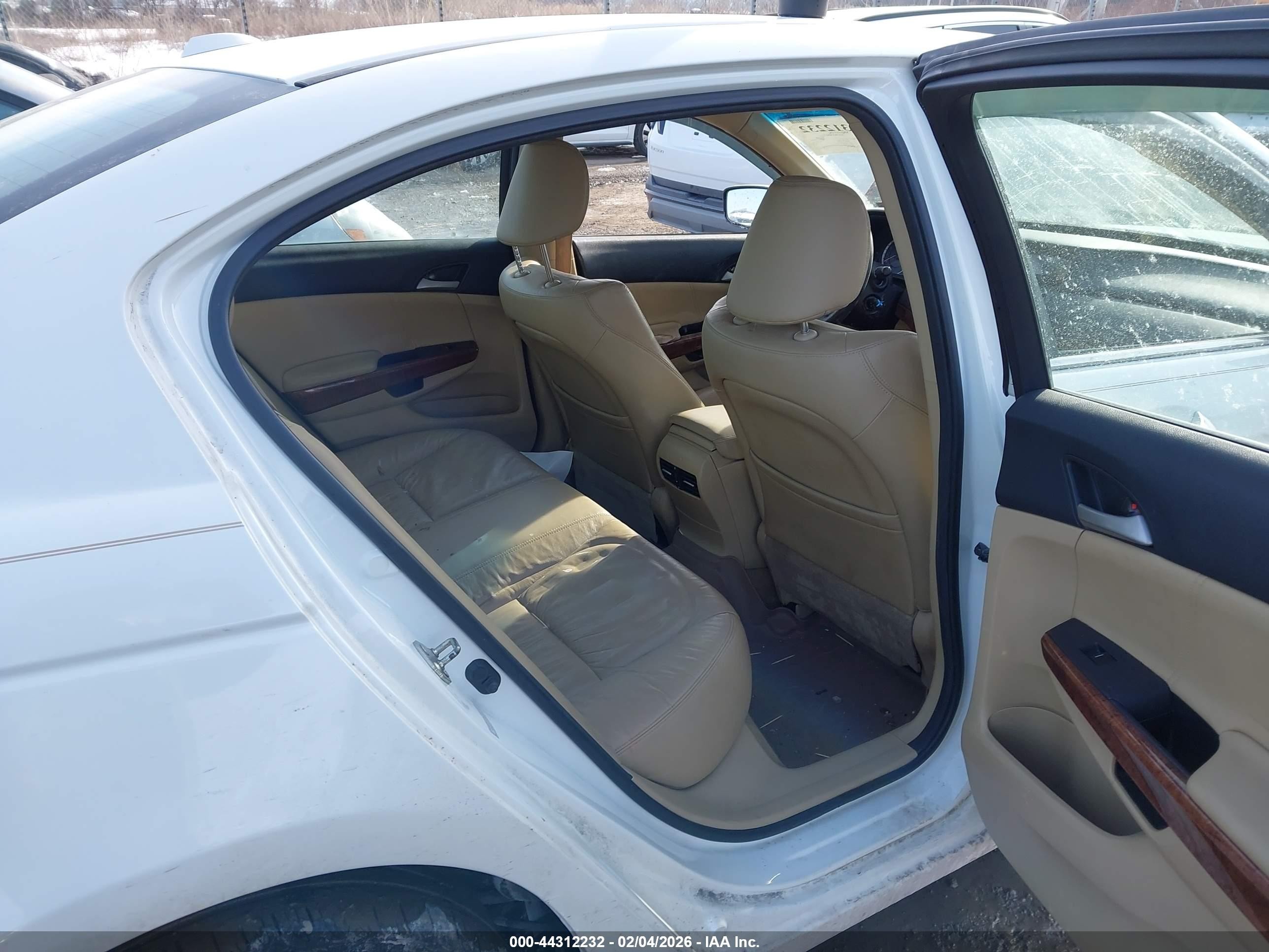 2012 Honda Accord Sdn 3.5 Ex-l/ex-l White vin: 1HGCP3F89CA008797