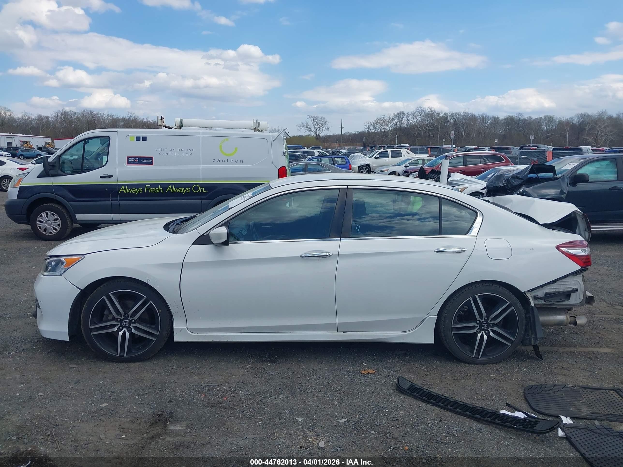 2017 Honda Accord Sport Se White vin: 1HGCR2F18HA084316