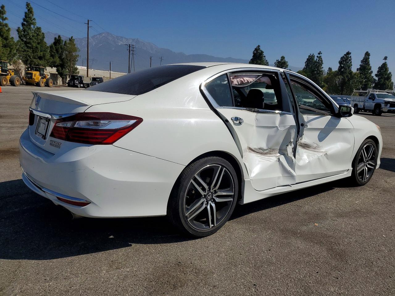2017 Honda Accord Sport Special Edition White vin: 1HGCR2F19HA198843
