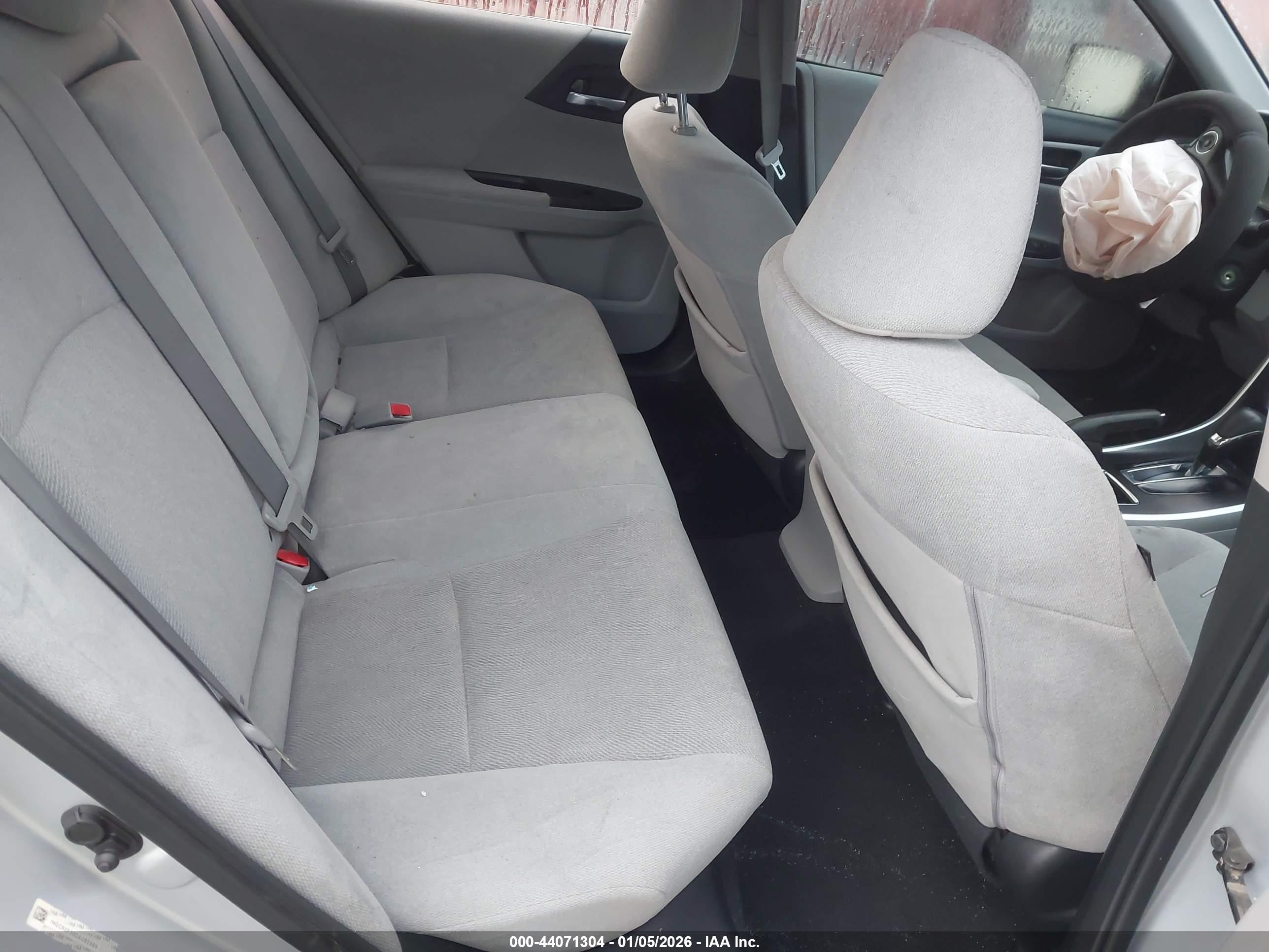 2013 Honda Accord Lx Silver vin: 1HGCR2F30DA082989
