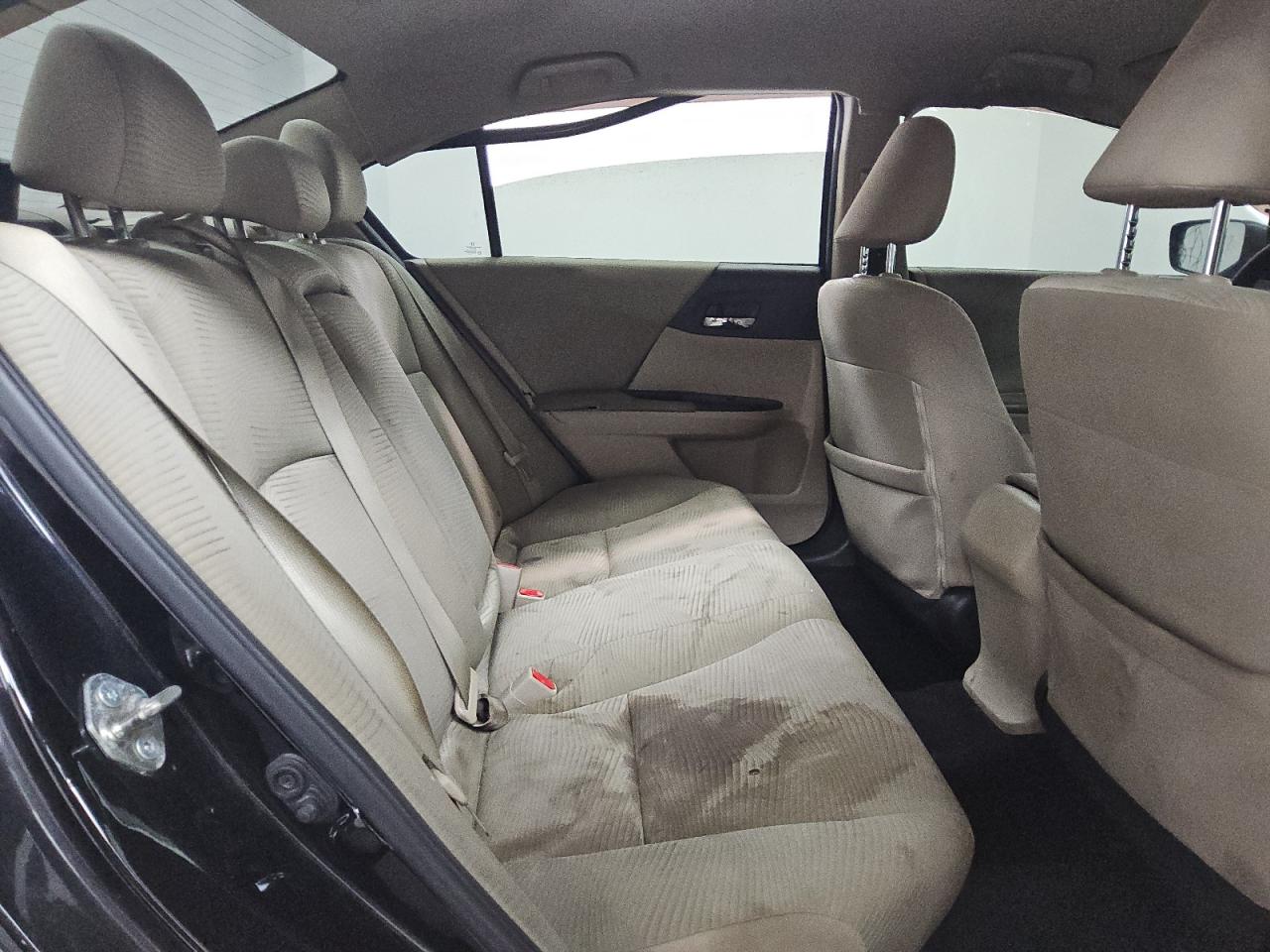 2016 Honda Accord Lx Черный vin: 1HGCR2F30GA098405 Damage: Right Rear Seat Cushion, Burn Hole, 1/8 To 1/2 Inch