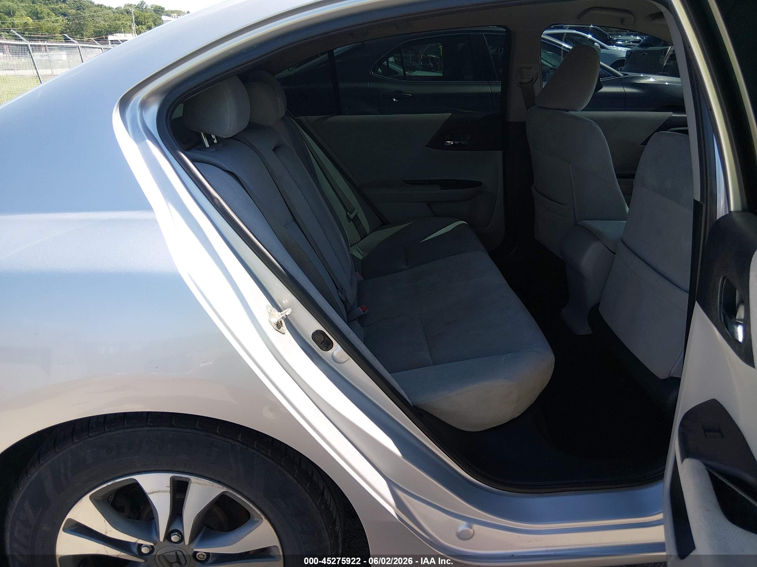 2013 Honda Accord Lx Silver vin: 1HGCR2F31DA061505