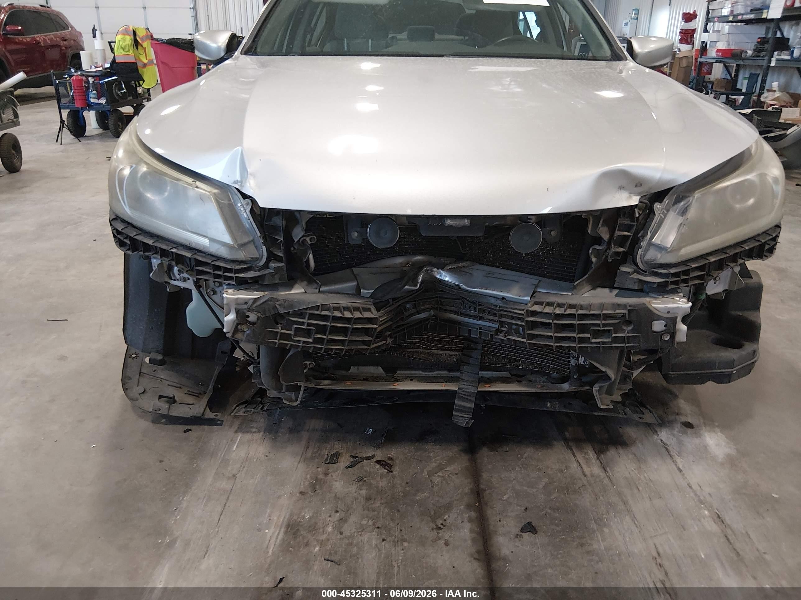 2013 Honda Accord Lx Silver vin: 1HGCR2F31DA069085