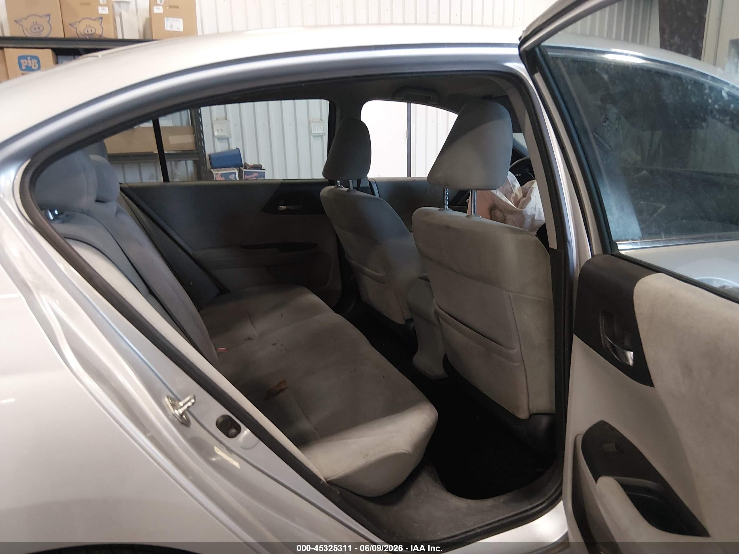 2013 Honda Accord Lx Silver vin: 1HGCR2F31DA069085
