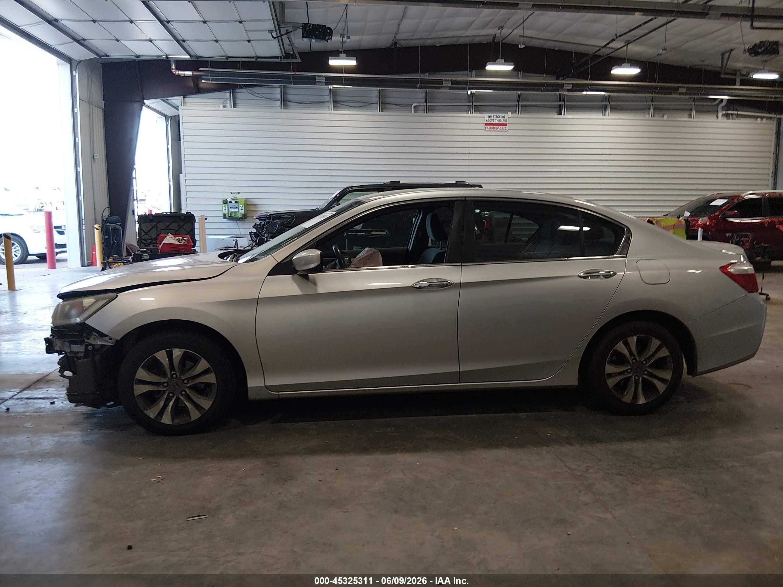 2013 Honda Accord Lx Silver vin: 1HGCR2F31DA069085