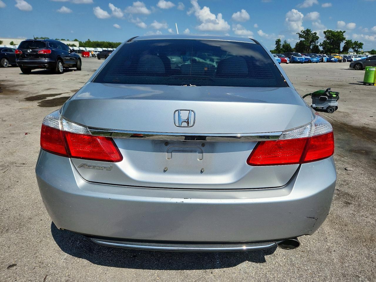 2013 Honda Accord Lx Silver vin: 1HGCR2F31DA074741