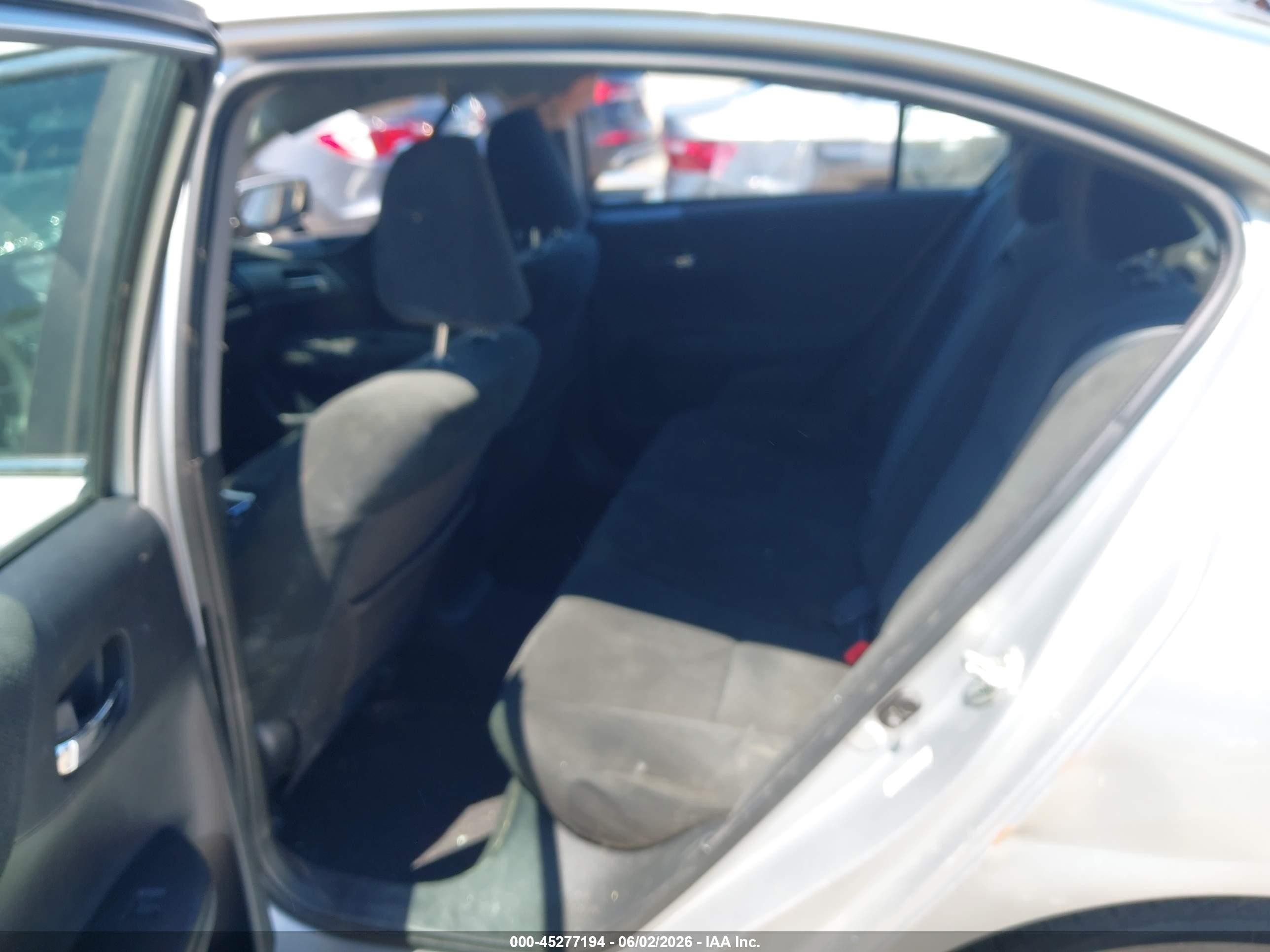 2013 Honda Accord Lx Silver vin: 1HGCR2F32DA184701