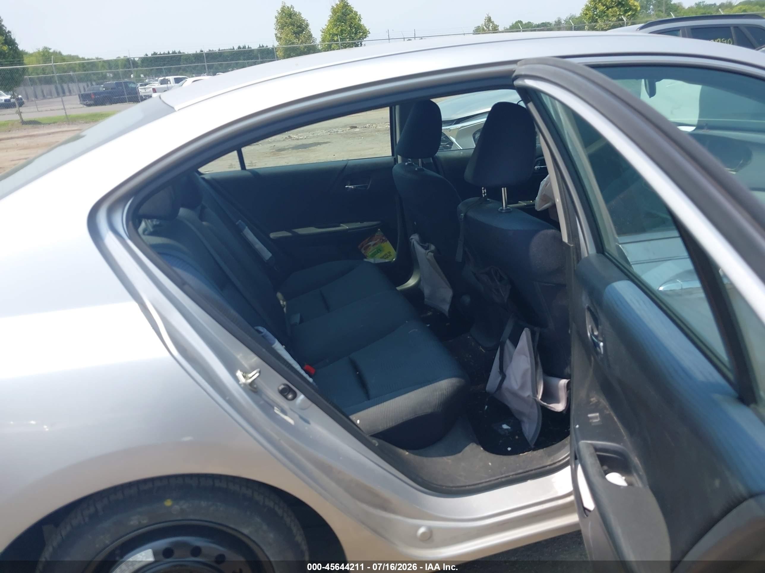 2014 Honda Accord Lx Silver vin: 1HGCR2F32EA016560
