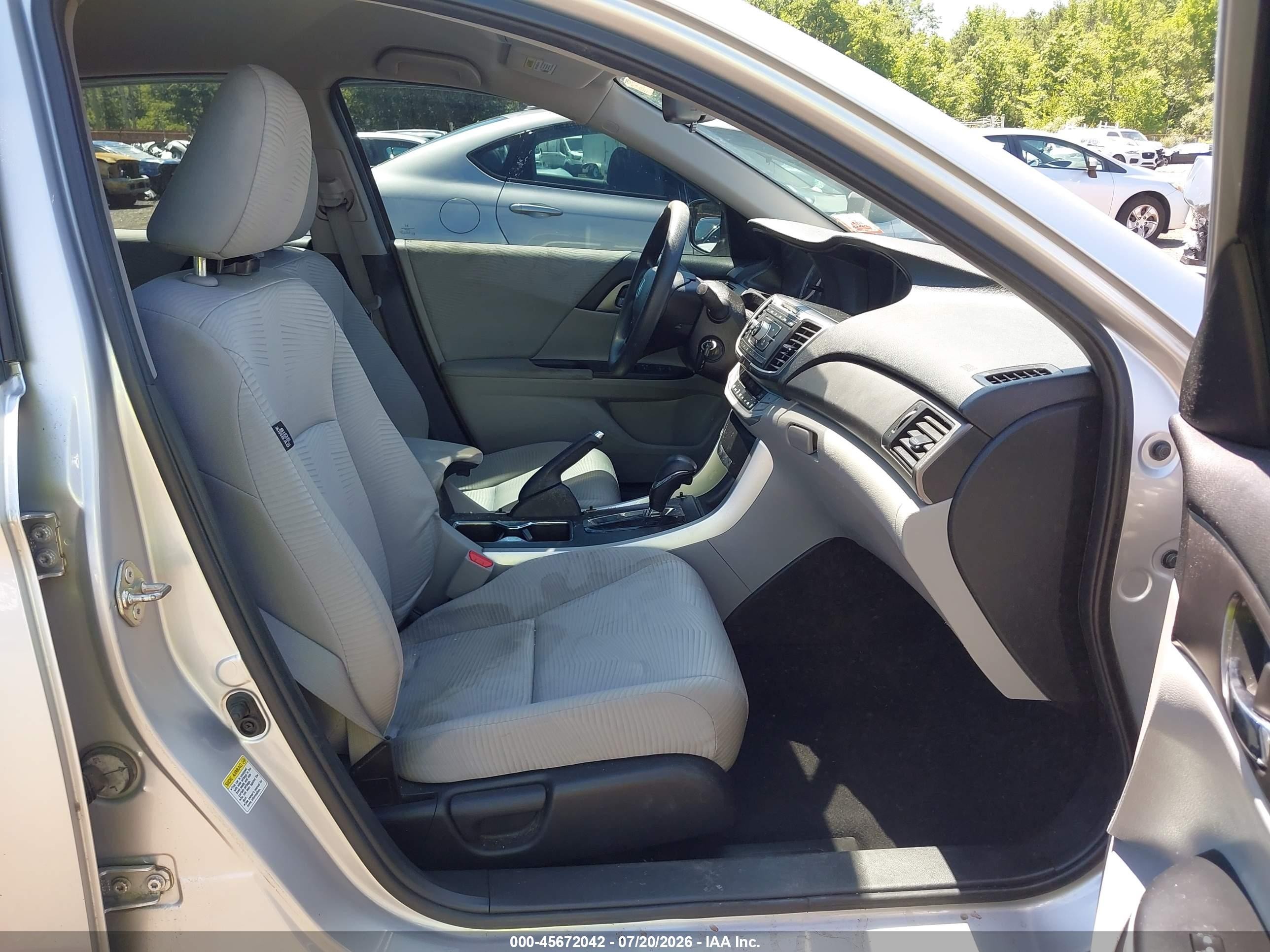 2015 Honda Accord Lx Серебряный vin: 1HGCR2F32FA033201