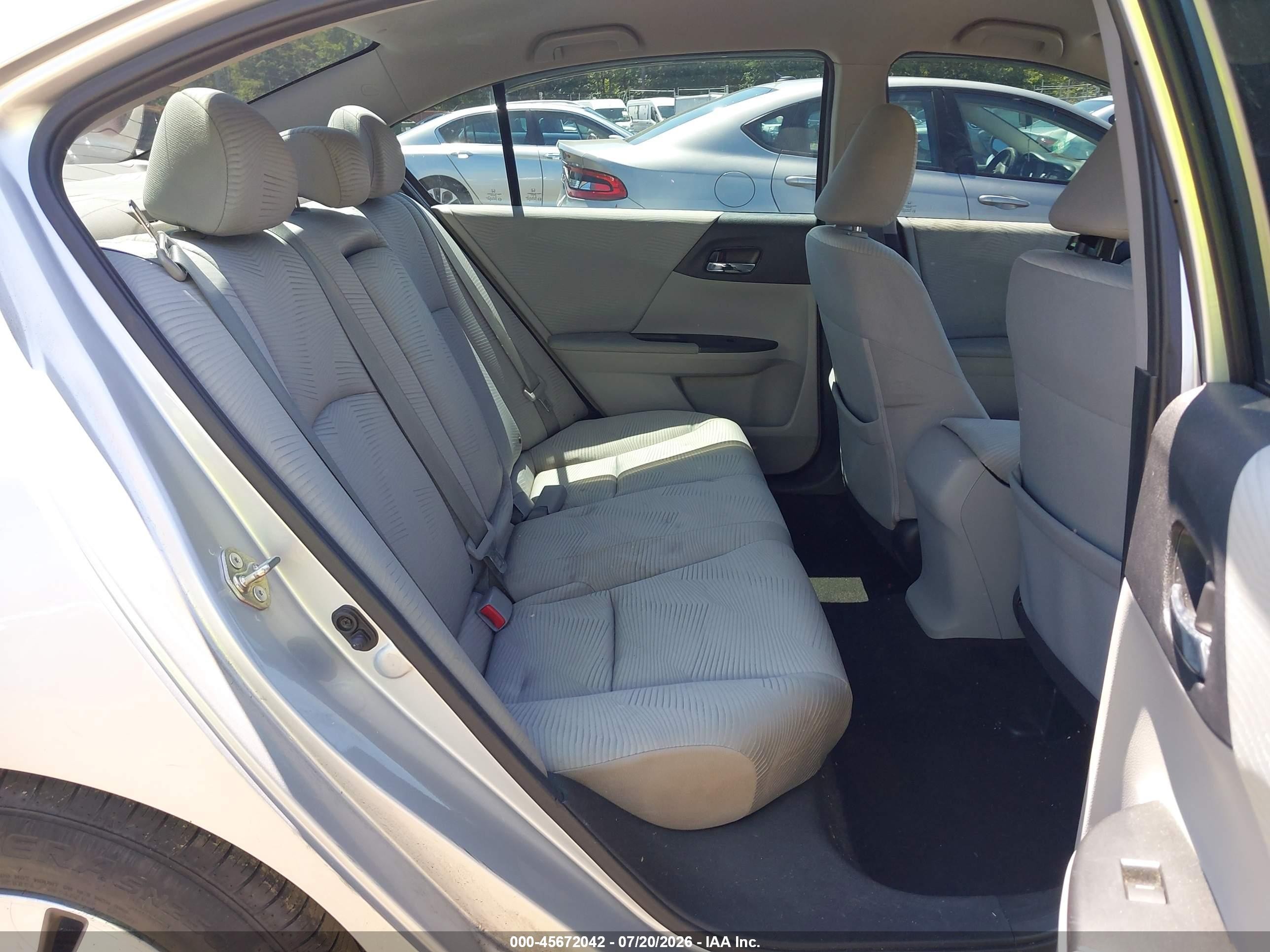 2015 Honda Accord Lx Серебряный vin: 1HGCR2F32FA033201