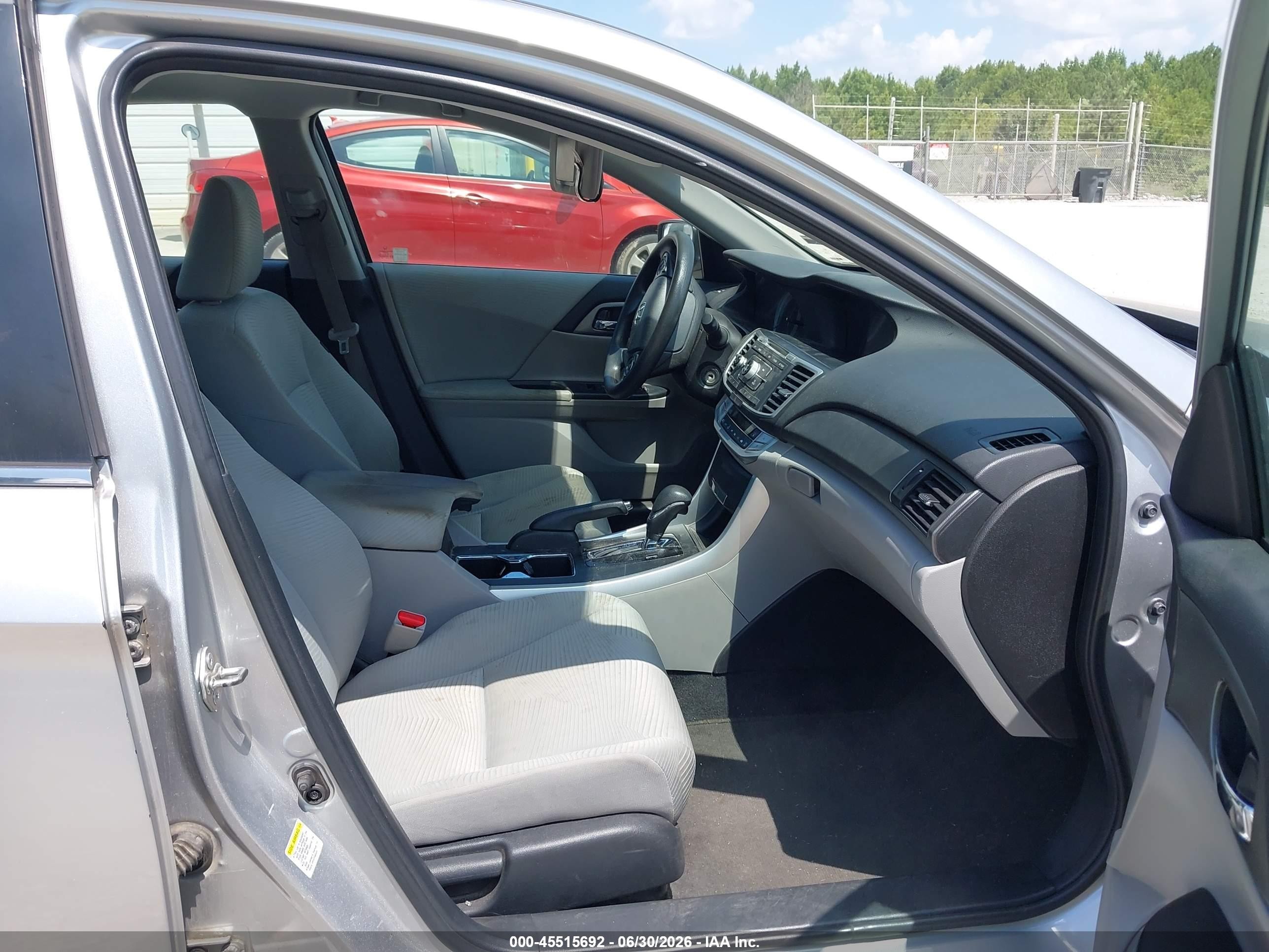 2015 Honda Accord Lx Серебряный vin: 1HGCR2F32FA072886