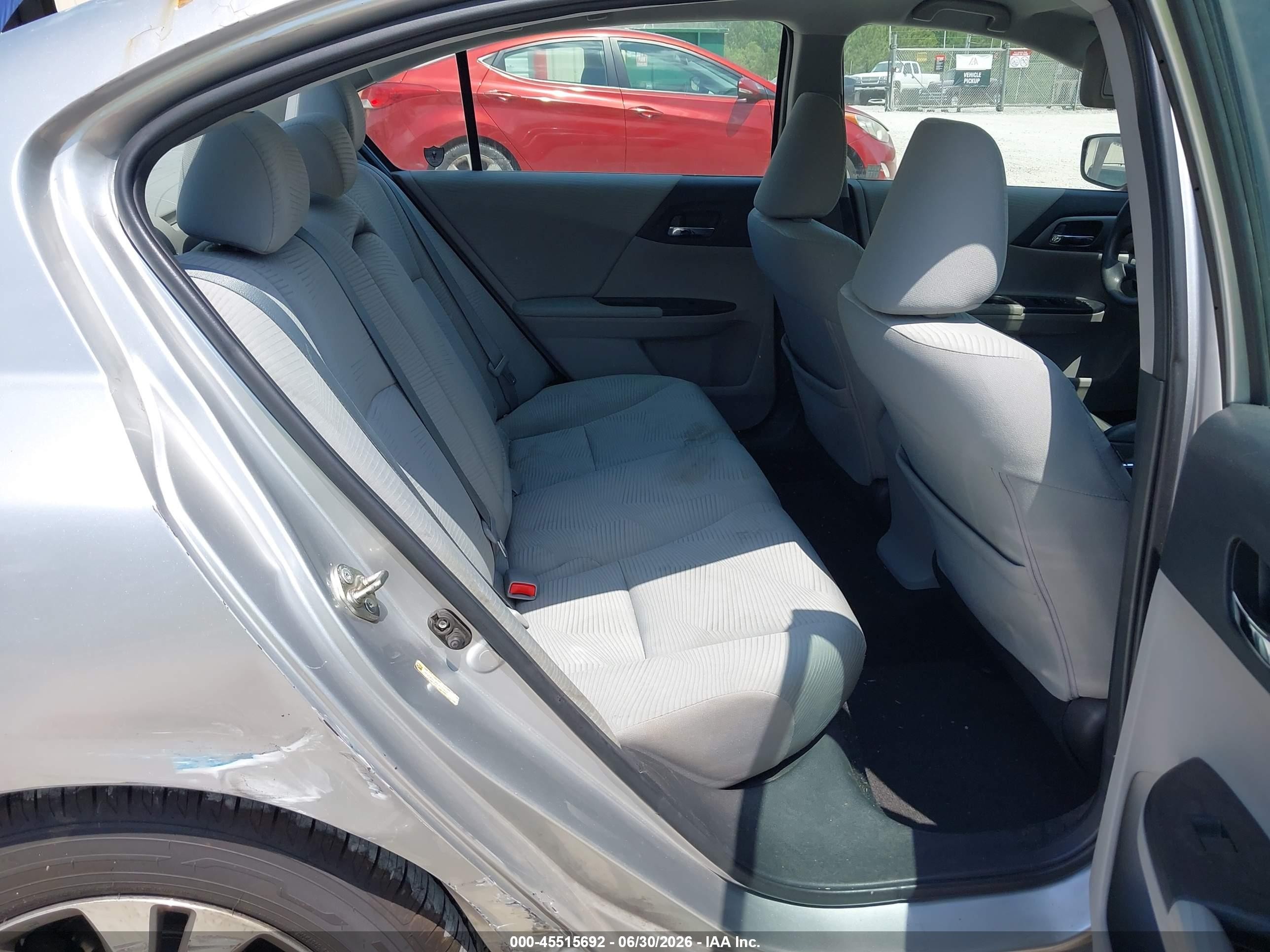 2015 Honda Accord Lx Серебряный vin: 1HGCR2F32FA072886