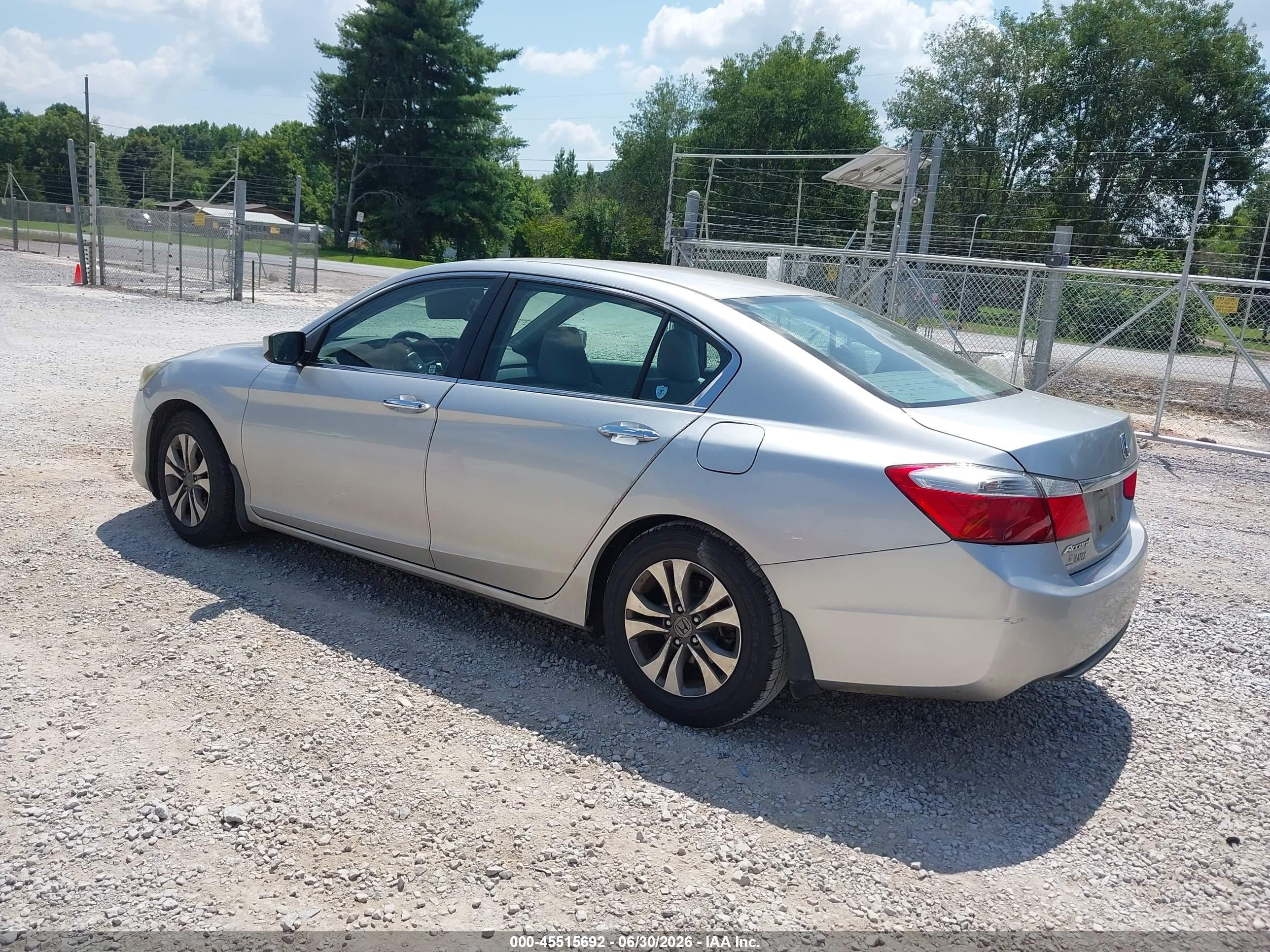 2015 Honda Accord Lx Серебряный vin: 1HGCR2F32FA072886