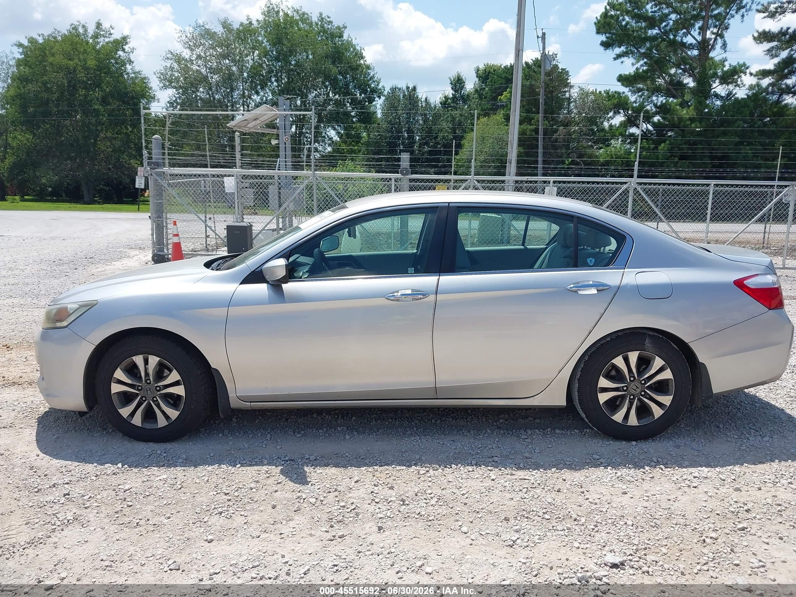 2015 Honda Accord Lx Серебряный vin: 1HGCR2F32FA072886