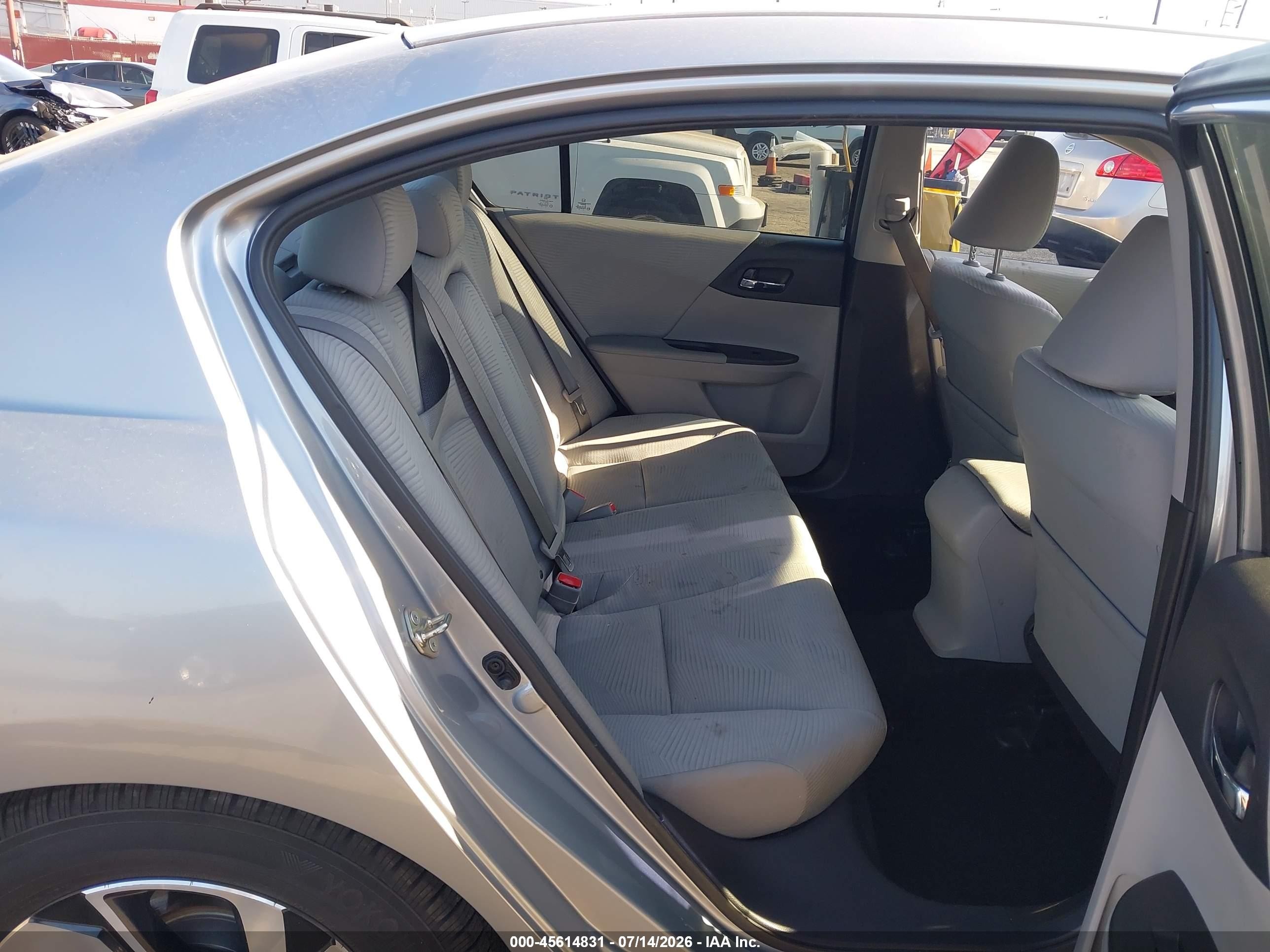 2017 Honda Accord Lx Silver vin: 1HGCR2F32HA094096