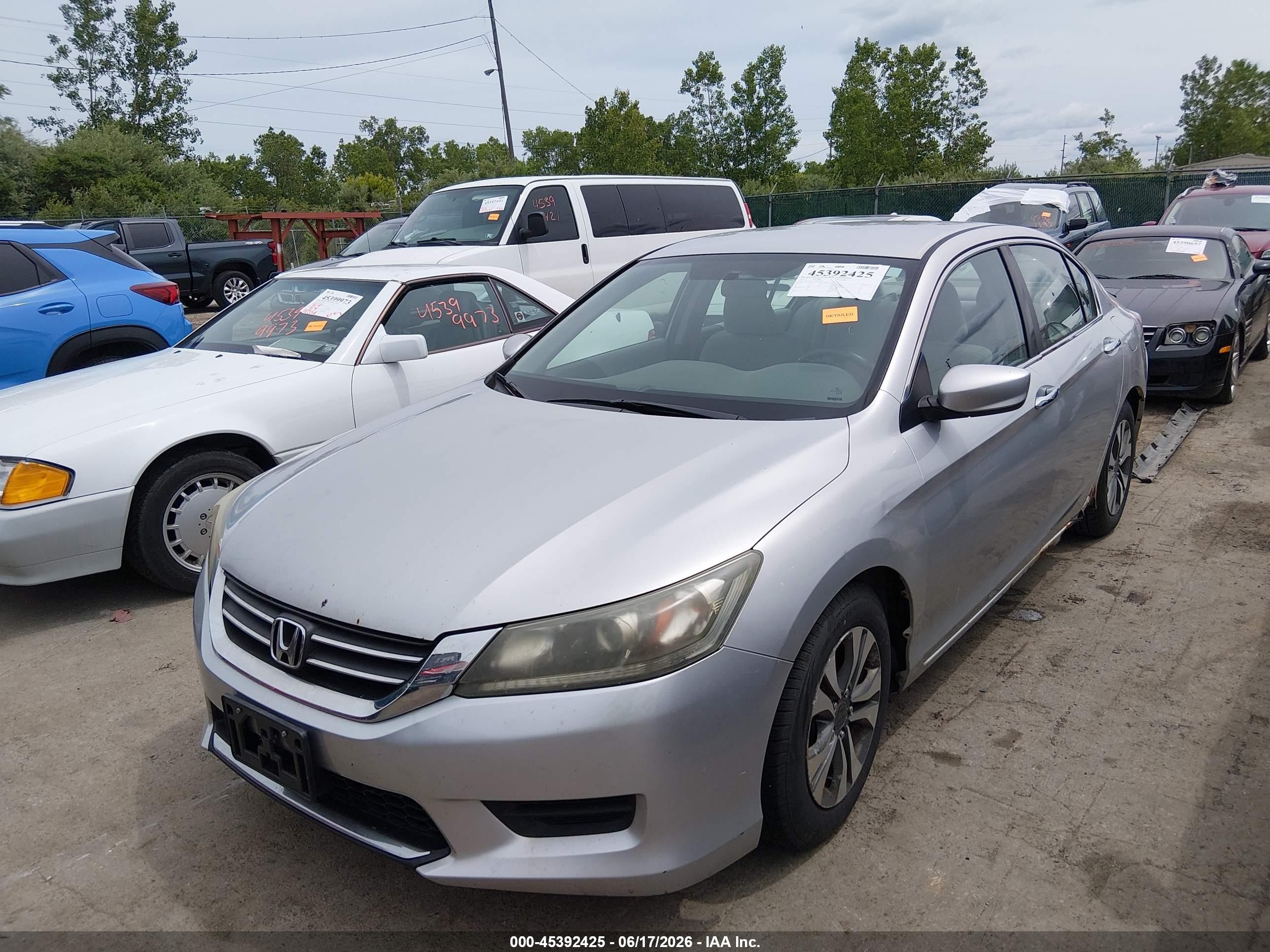 2013 Honda Accord Lx Silver vin: 1HGCR2F33DA026822