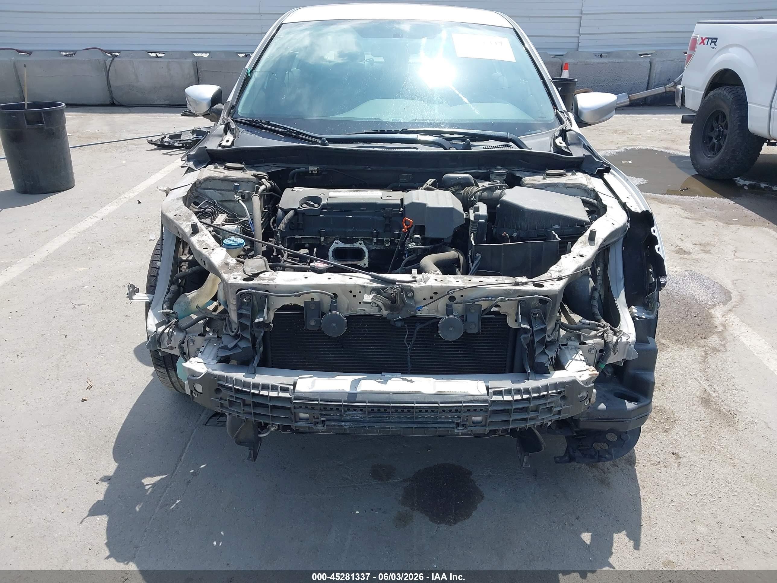 2013 Honda Accord Lx Silver vin: 1HGCR2F33DA037898